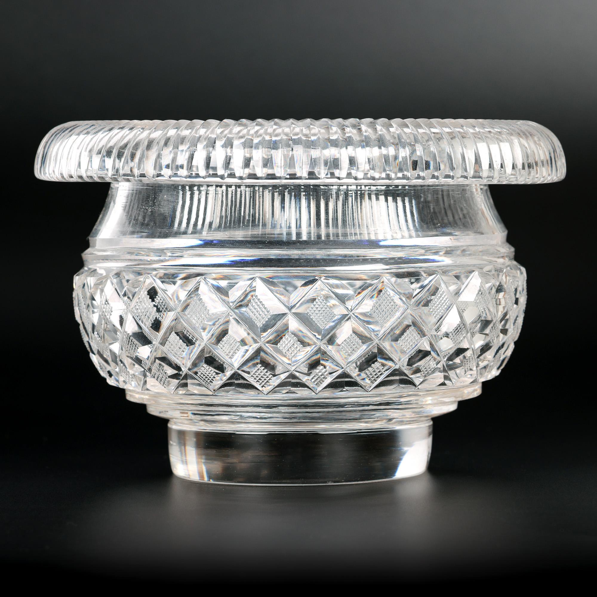 Anglo- Irish Regency Fine Cut Glass Covered Bowl on Stand For Sale 11