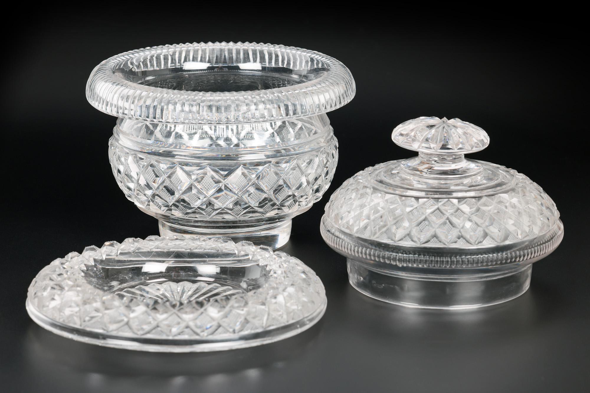 Anglo- Irish Regency Fine Cut Glass Covered Bowl on Stand For Sale 12