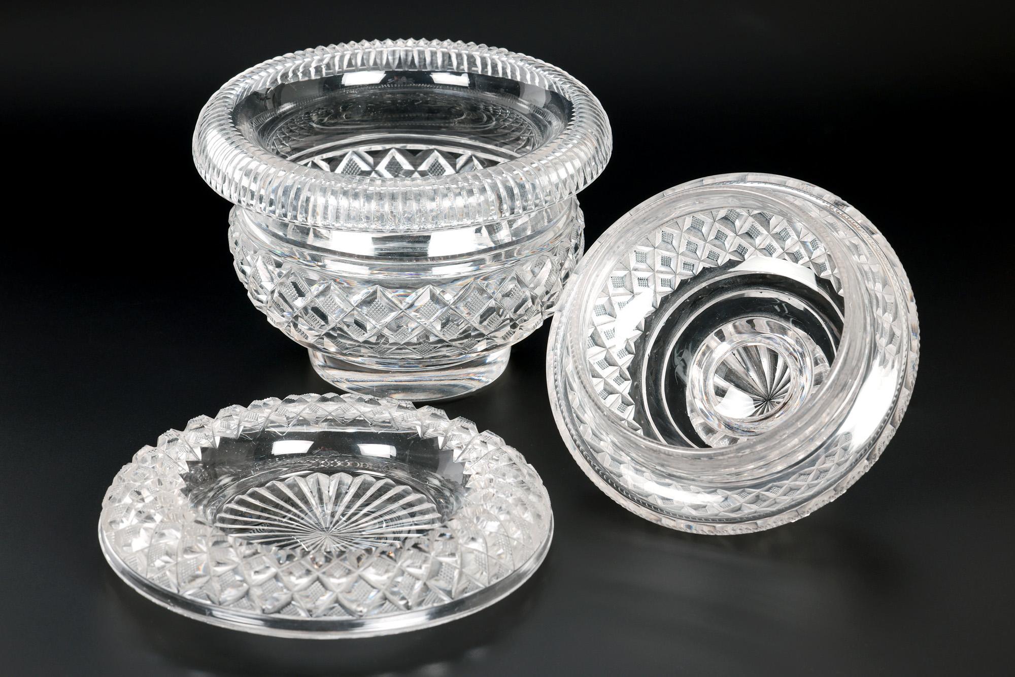 Anglo- Irish Regency Fine Cut Glass Covered Bowl on Stand For Sale 2