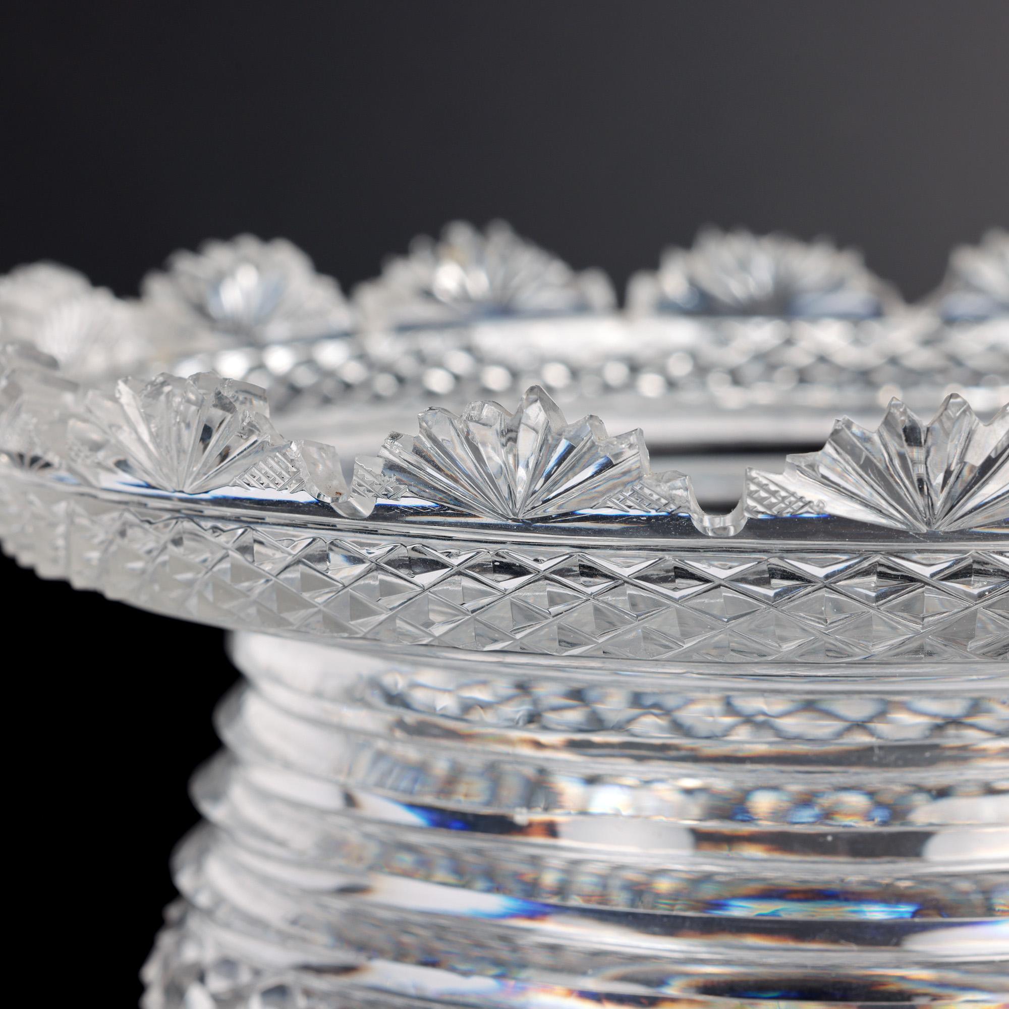 Vase à piédestal et couvercle en verre fin taillé Anglo-Irish Regency en vente 4