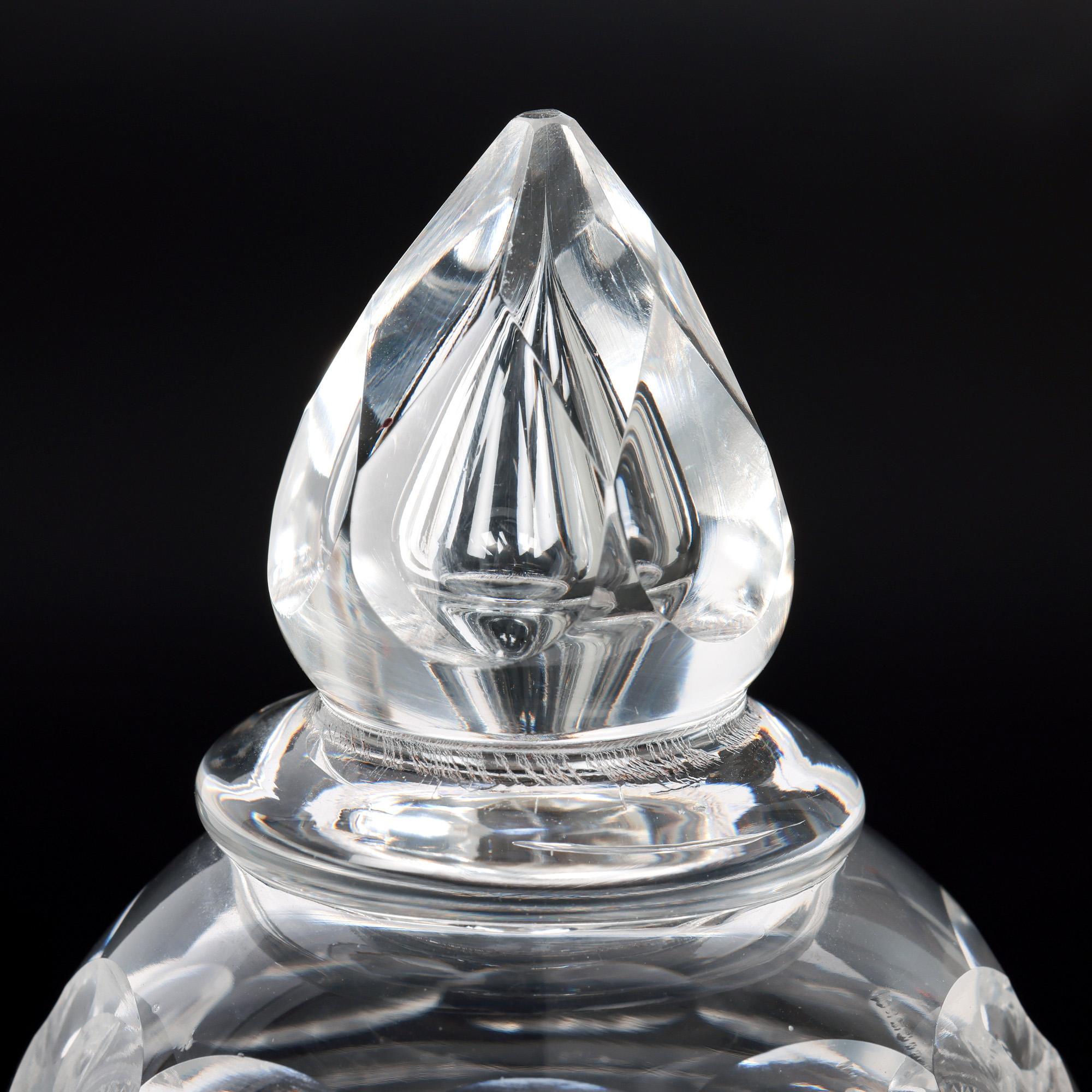 Vase à piédestal et couvercle en verre fin taillé Anglo-Irish Regency en vente 6
