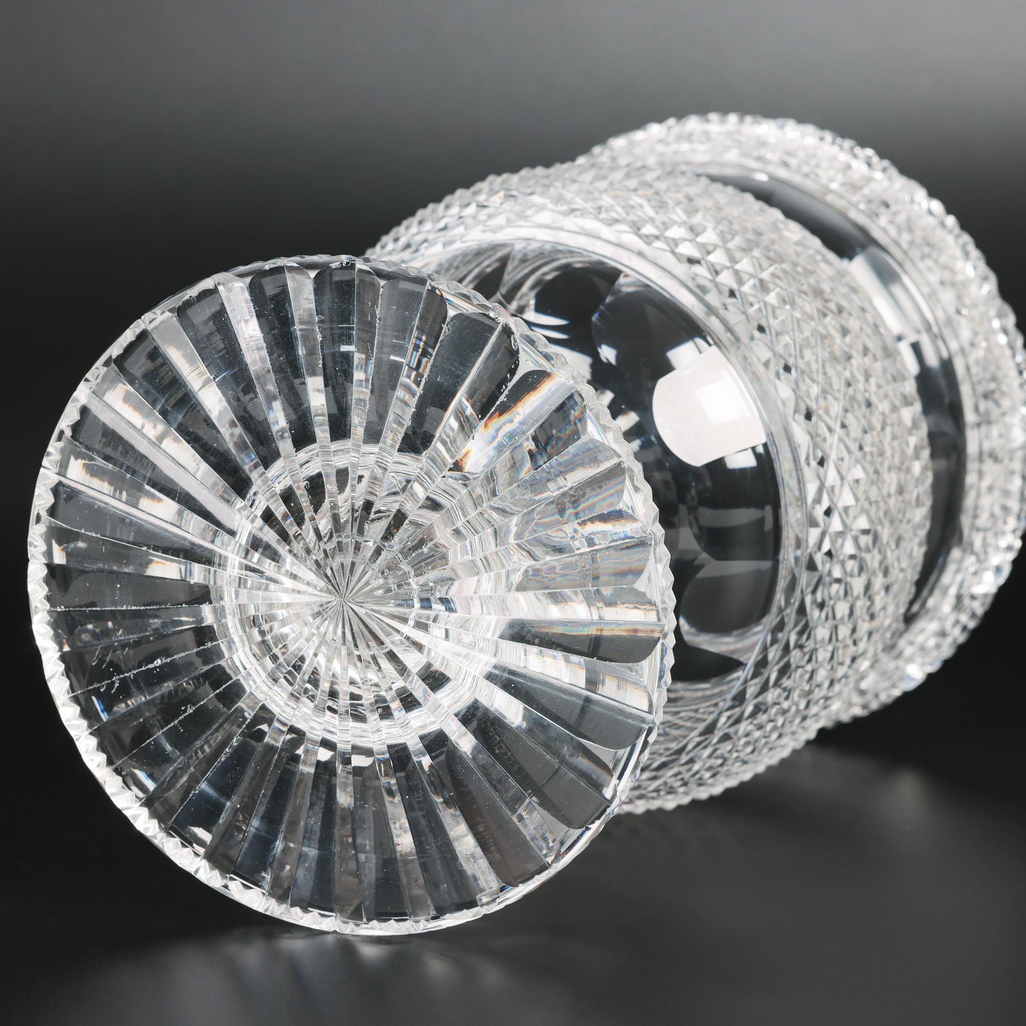 Vase à piédestal et couvercle en verre taillé de style Régence anglo-irlandaise en vente 5