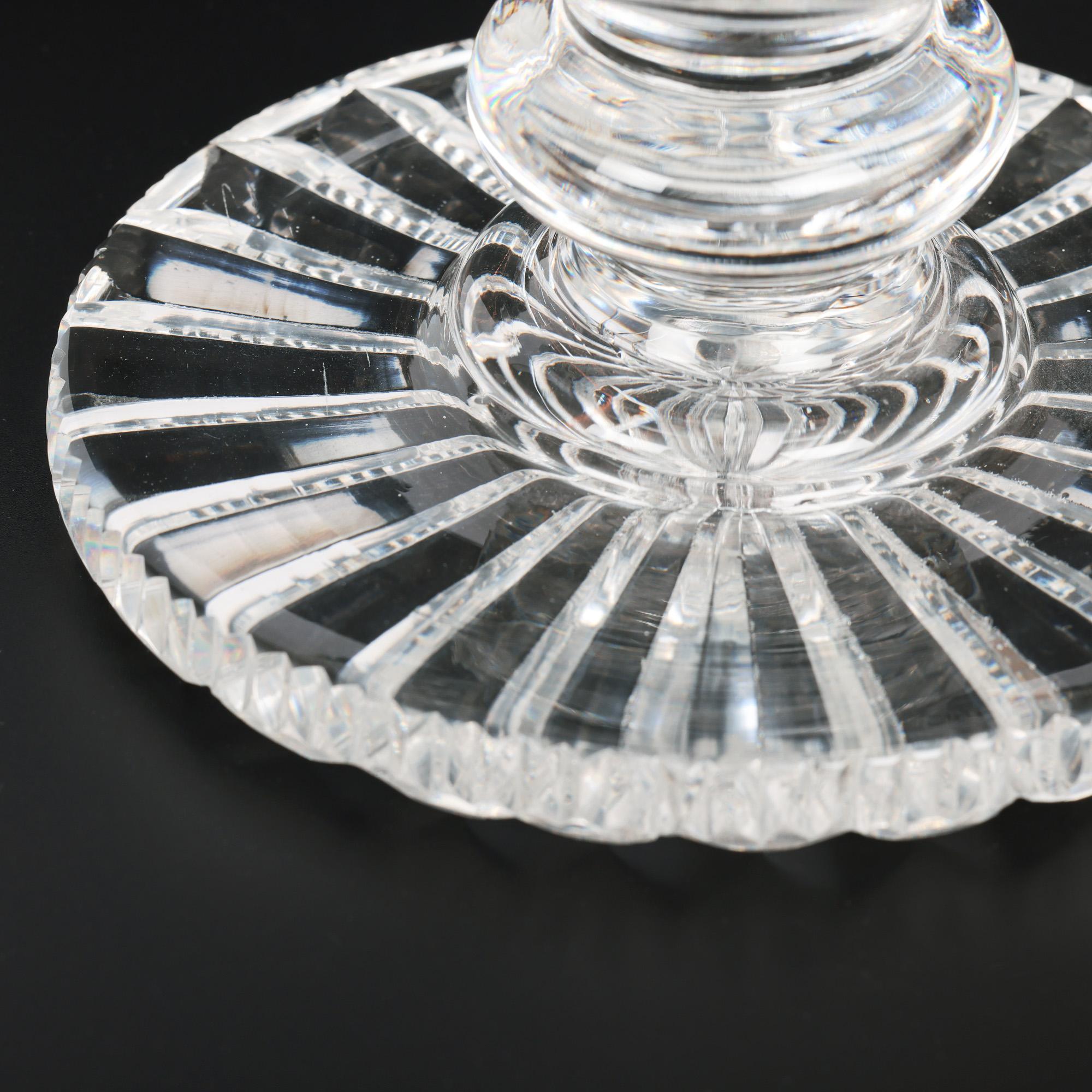 Vase à piédestal et couvercle en verre taillé de style Régence anglo-irlandaise en vente 6