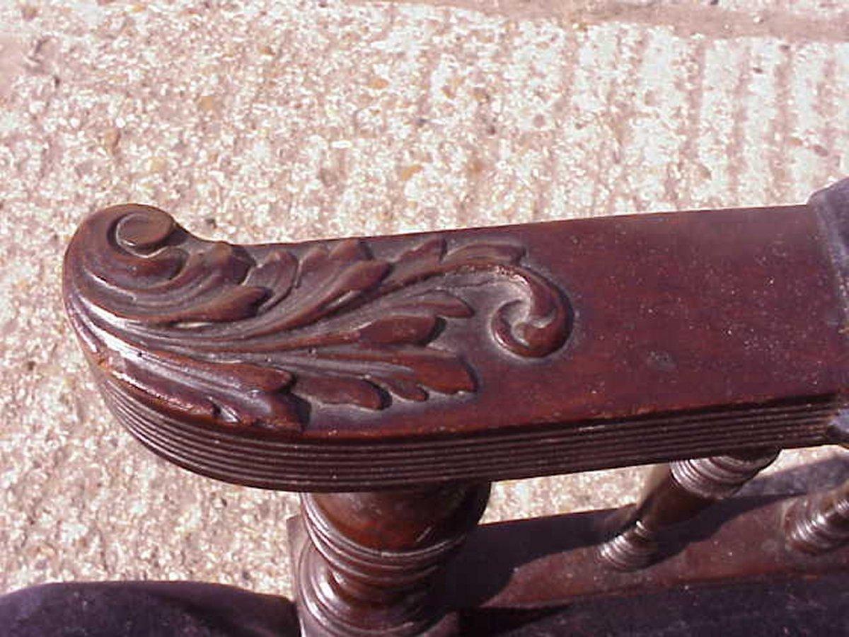 Collinson & Lock. An Anglo-Japanese Mahogany Settee with carved & scrolled arms For Sale 4