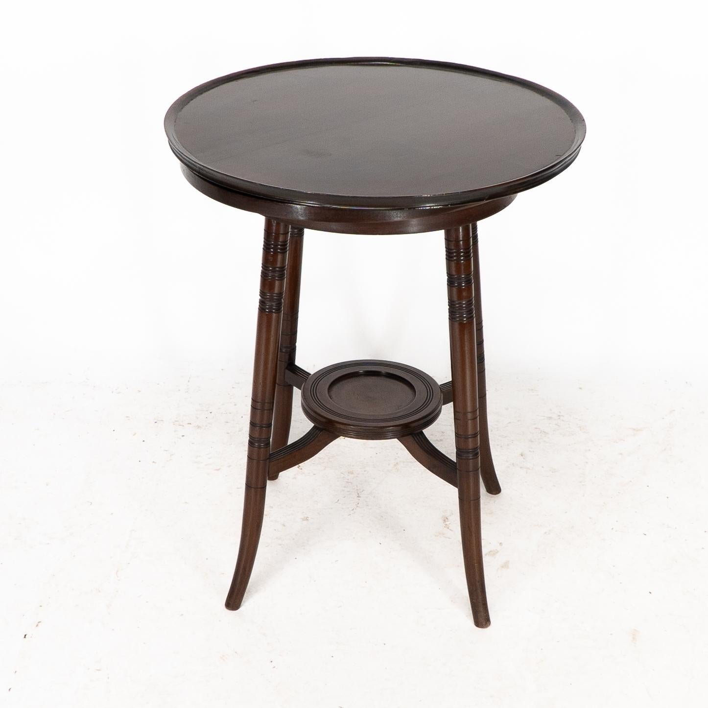 Table d'appoint anglo-japonaise en noyer à plateau tournant en vente 1