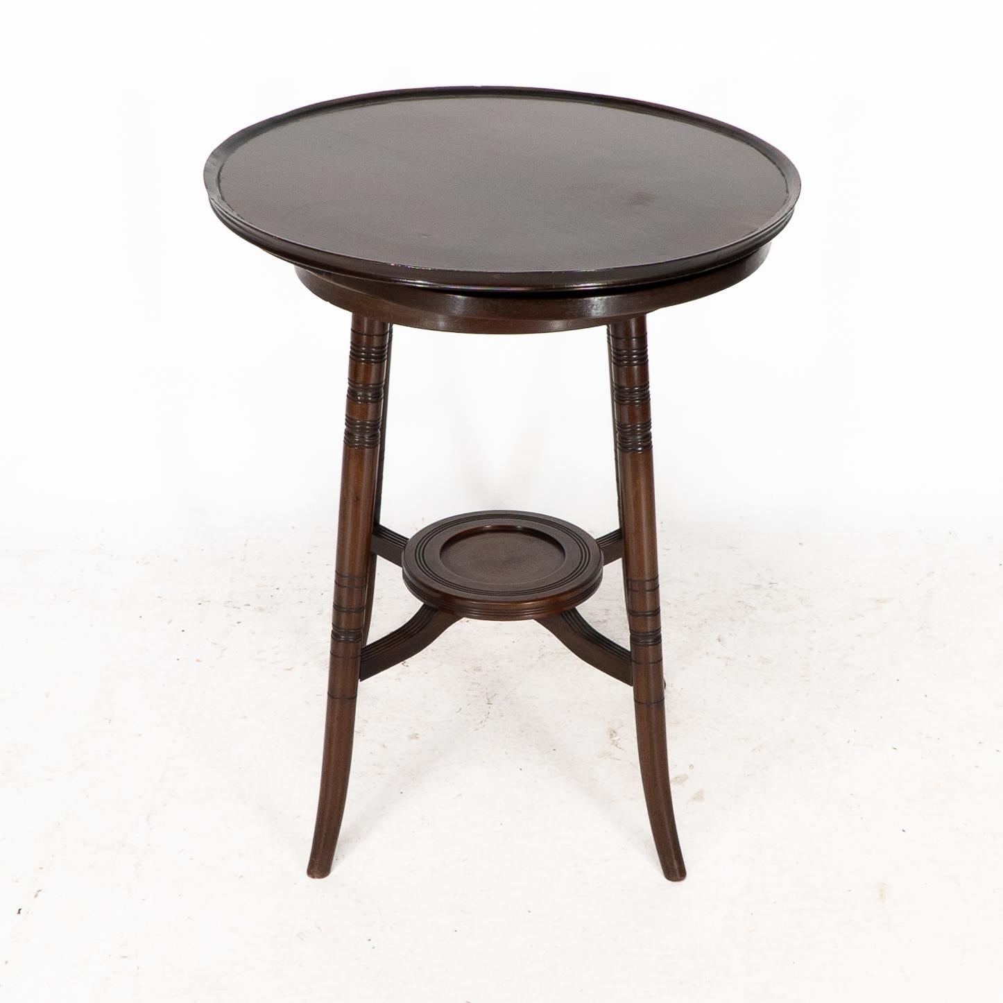 Table d'appoint anglo-japonaise en noyer à plateau tournant en vente 3