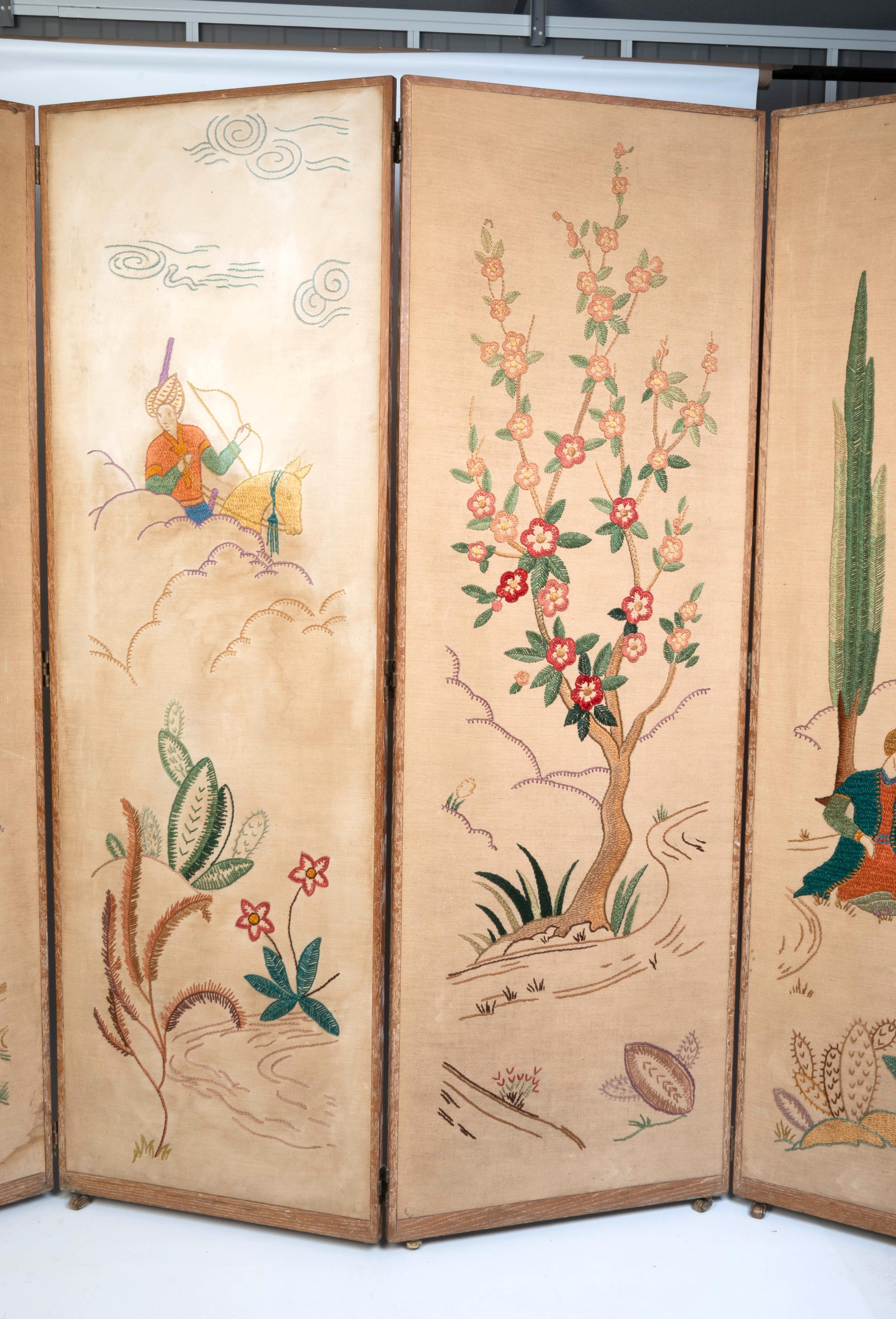 Anglo-Persische Nadelspitze Vier-Panel-Raumteiler-Bildschirm 
England, C.1930
Ein seltenes Beispiel.

Abmessungen:
Jedes der vier Panels
H185 cm
B59,5 cm

Mit einigen Anzeichen von Verschleiß und Alter. Bitte prüfen Sie die Fotos.

Bitte melden Sie