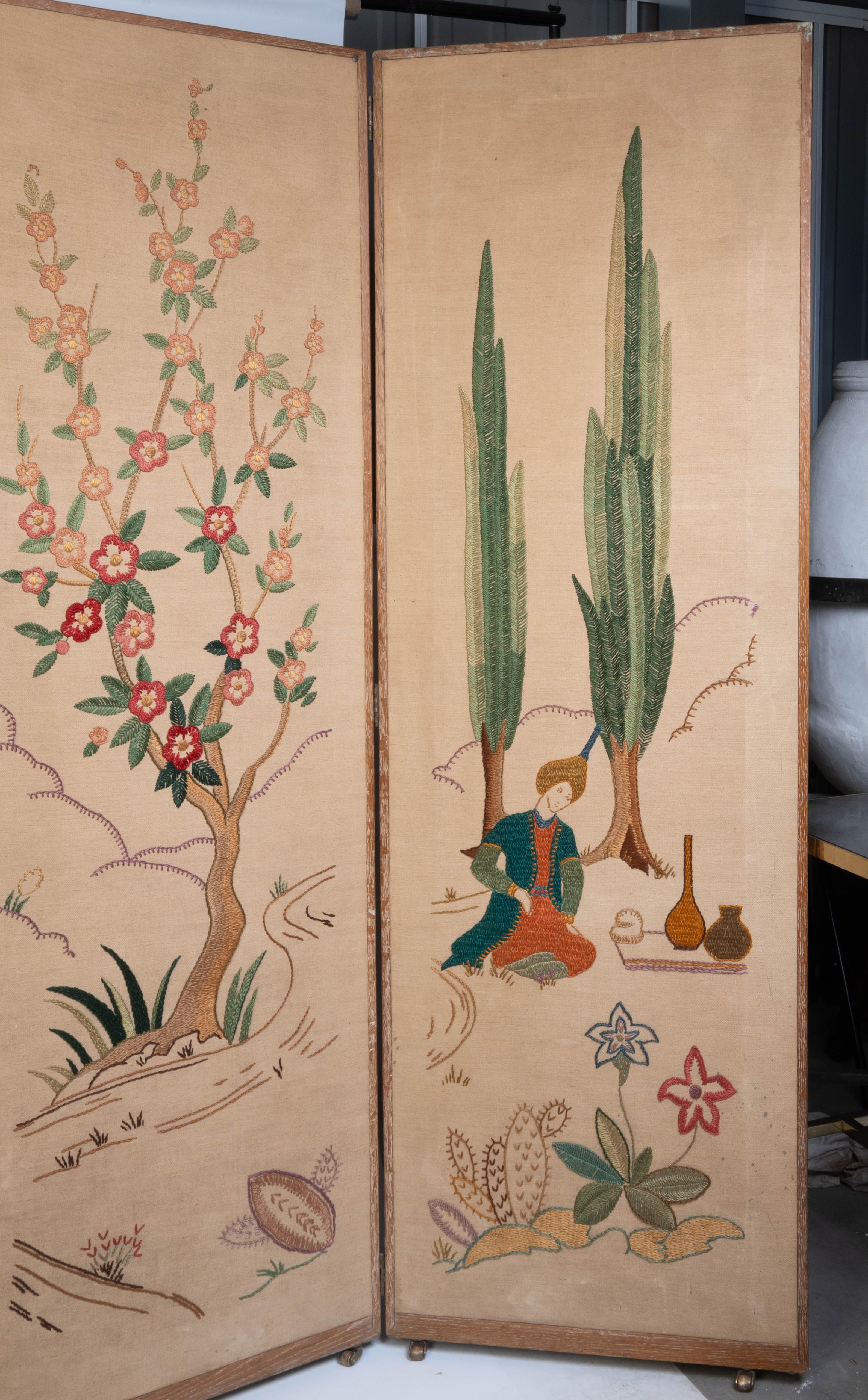 Anglo-Persische Nadelspitze Vier-Panel-Raumteiler, ca. 1930 (Gobelinstrickerei) im Angebot