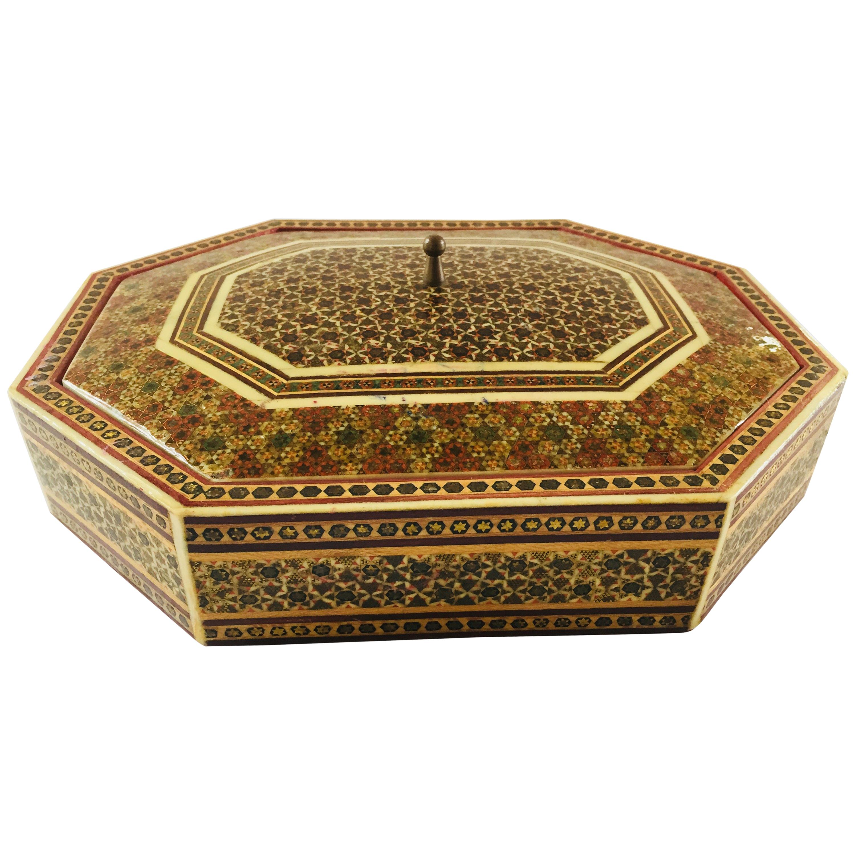 Anglo-persische achteckige Mosaik-Khatam-Box mit Intarsien