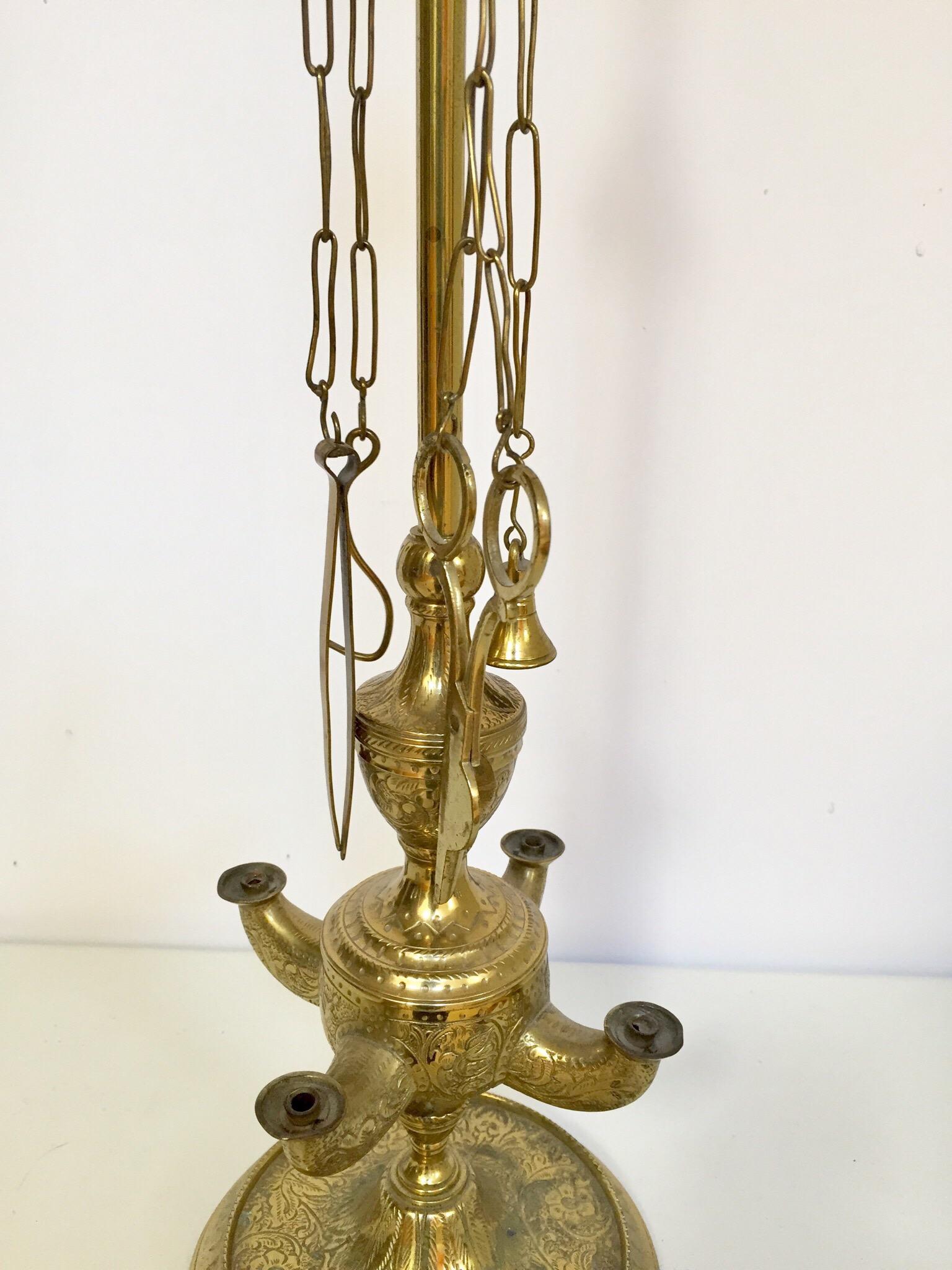 Anglo Raj Antique Century Brass Oil Lamp For Sale 4