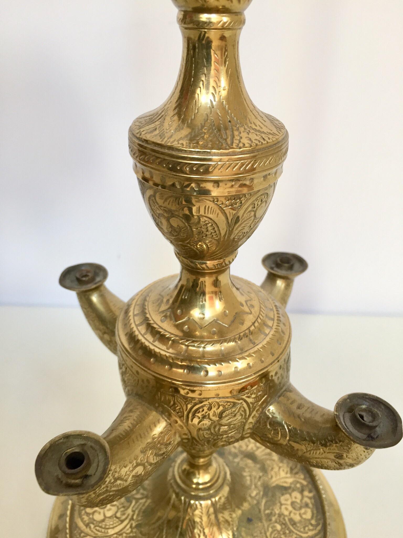 Lampe à huile ancienne Anglo Raj en laiton en vente 7