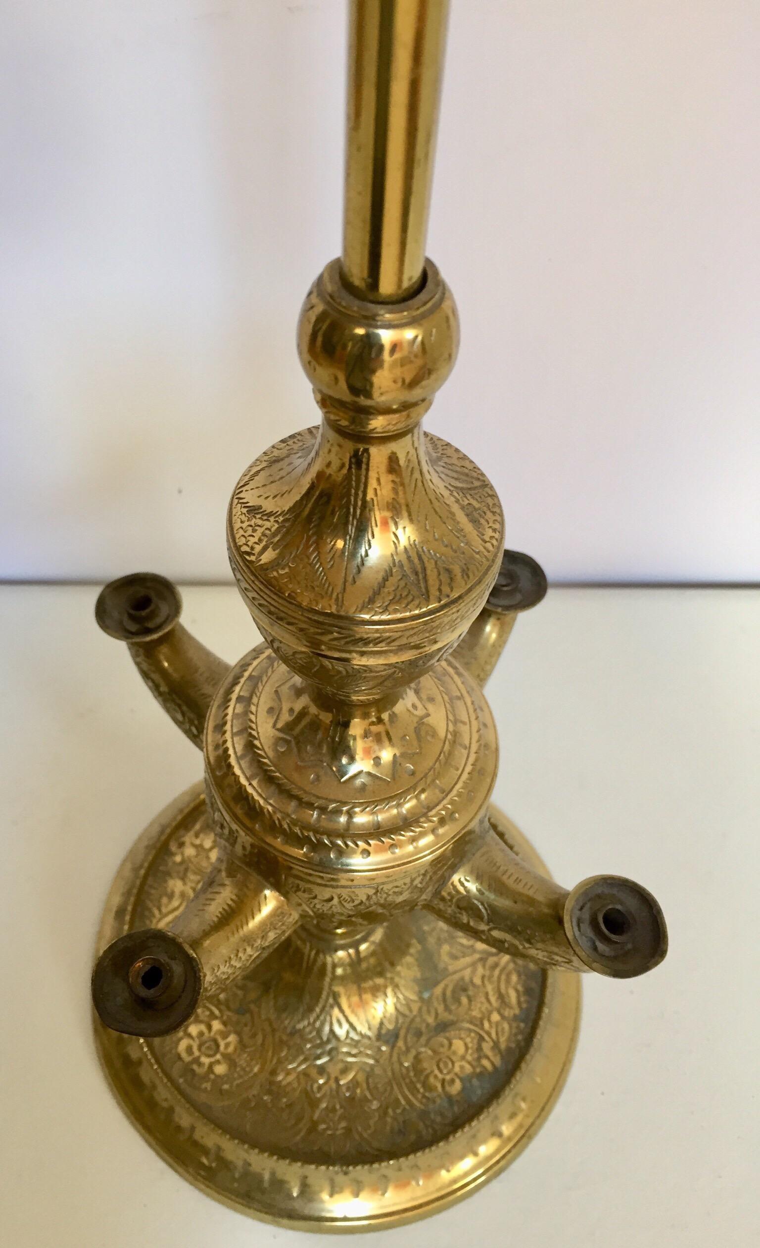 Anglo Raj Antique Century Brass Oil Lamp In Good Condition For Sale In North Hollywood, CA
