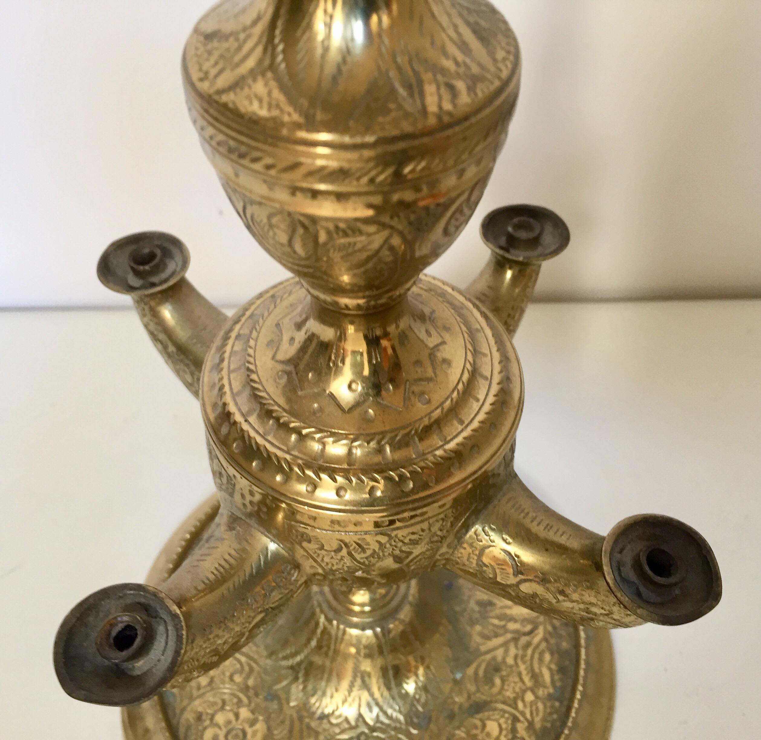 Laiton Lampe à huile ancienne Anglo Raj en laiton en vente