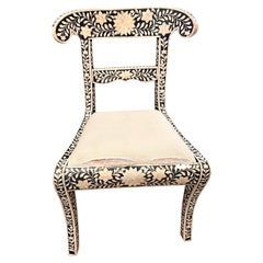Silla Anglo-Raj con incrustaciones de hueso