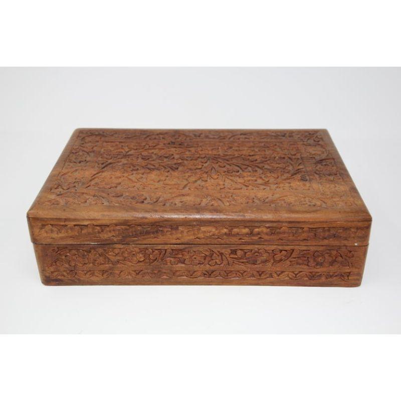 Anglo Raj Hand Carved Wooden Decorative Jewelry Box In Good Condition For Sale In North Hollywood, CA