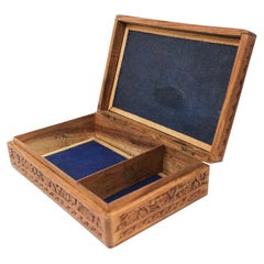 Boîte à bijoux décorative en bois sculptée à la main Anglo Raj