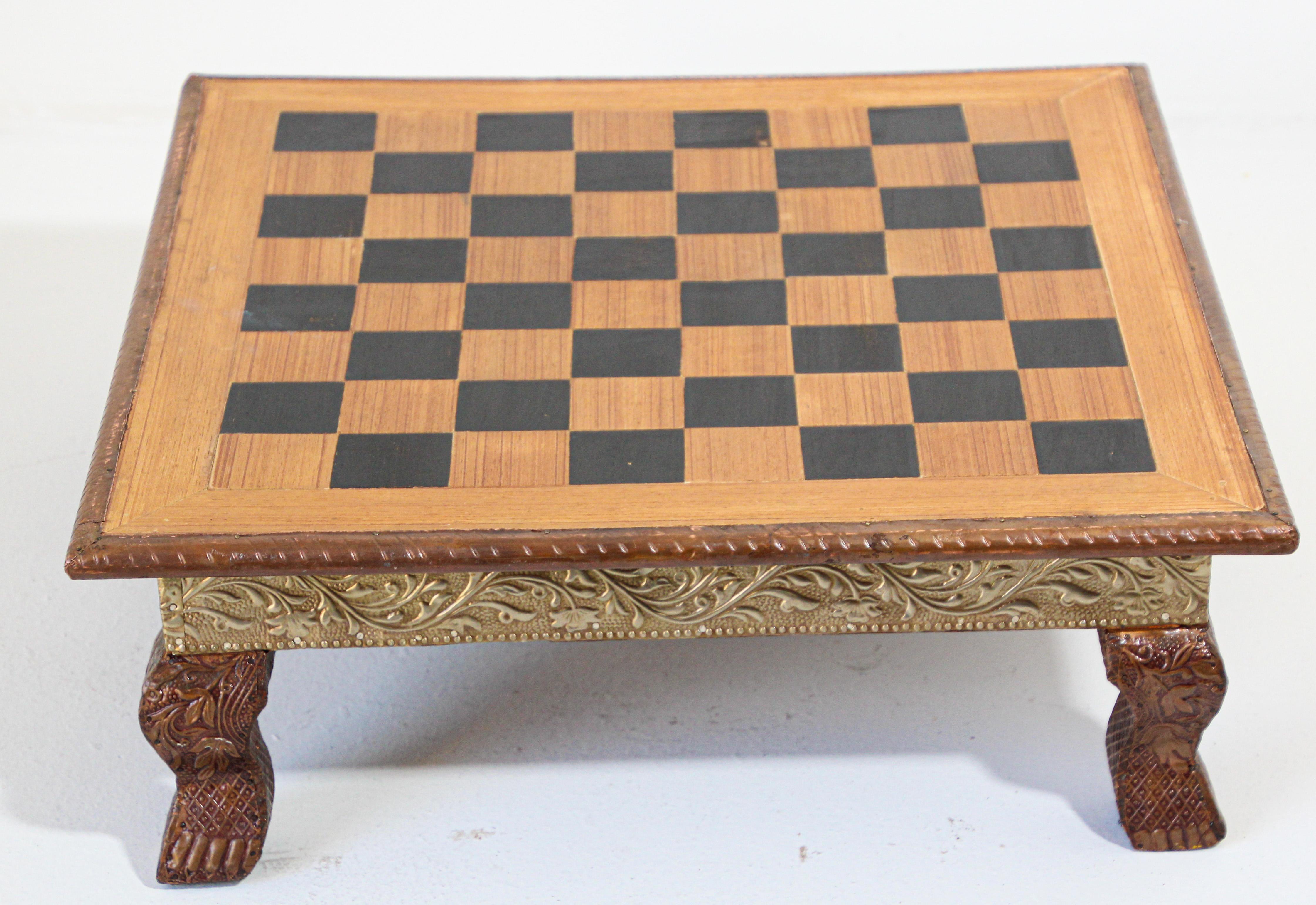 Table basse de jeu d'échecs Anglo Raj fabriquée à la main, Inde en vente 2