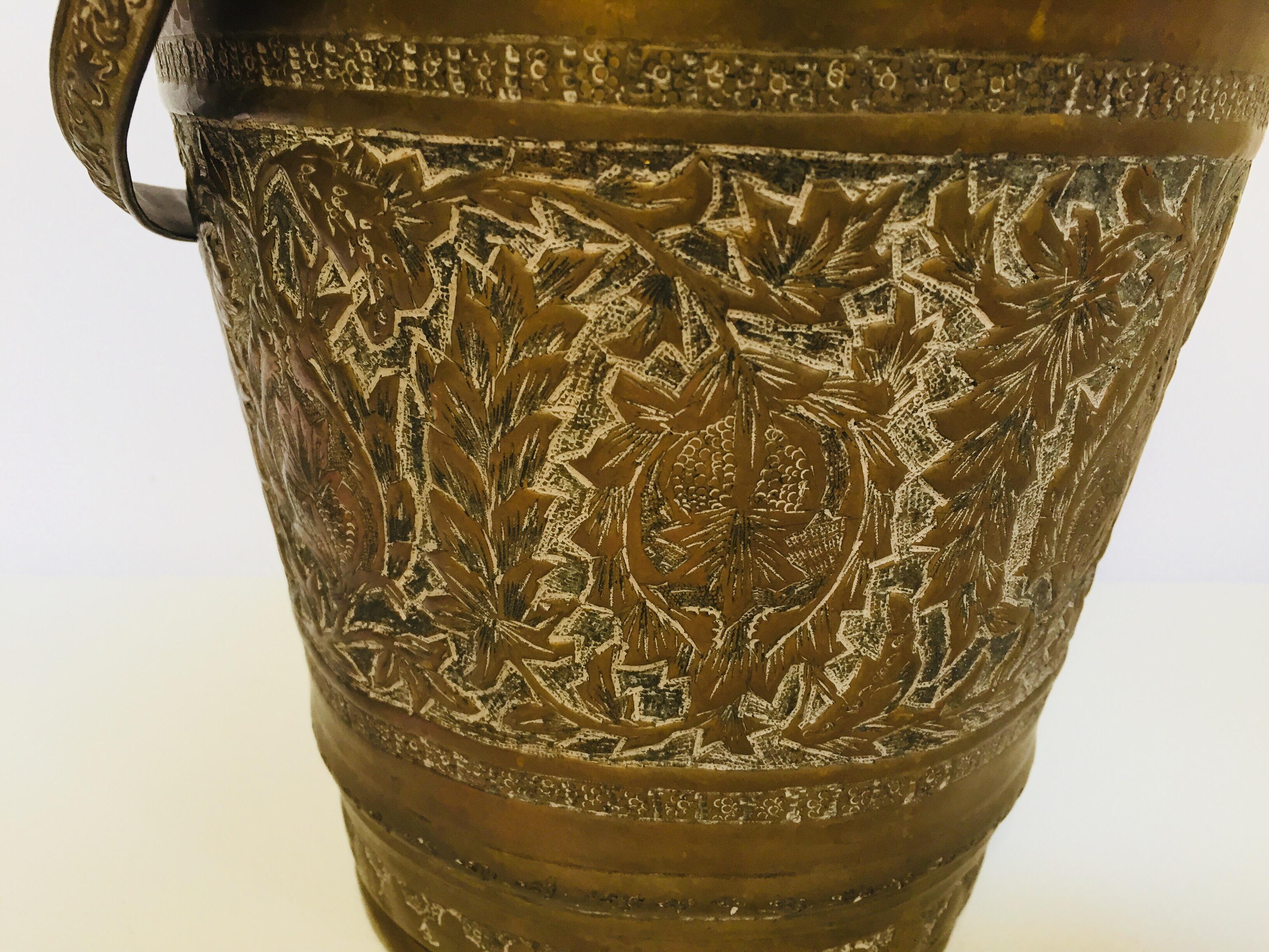 Arte popolare Secchiello in rame bronzato Anglo-Raj Mughal in vendita