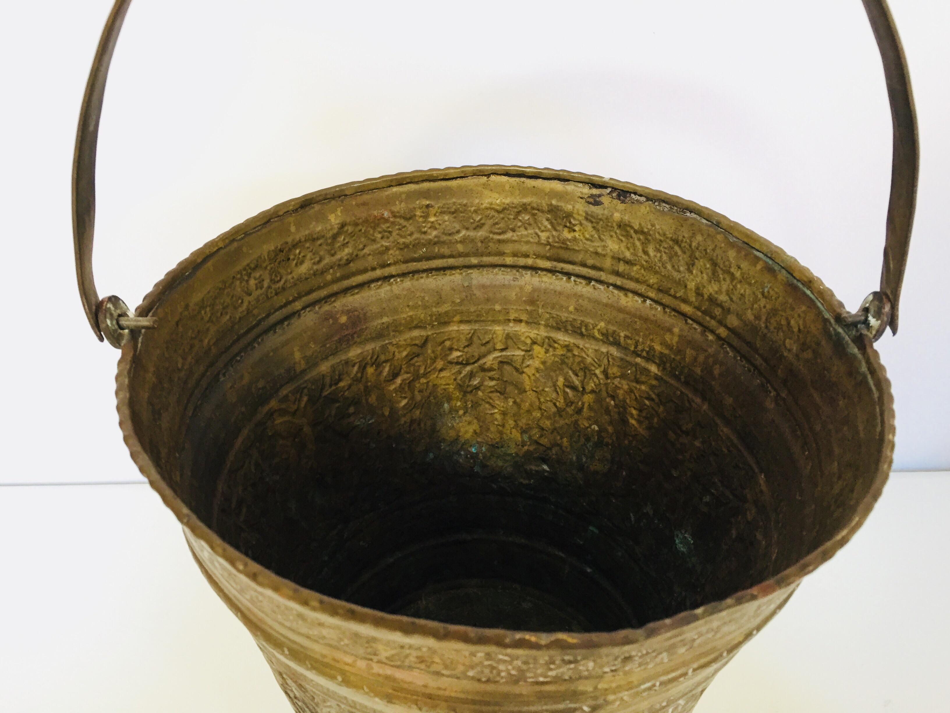 Anglo-Raj Mughal Bronzed Copper Vessel Bucket In Good Condition For Sale In North Hollywood, CA