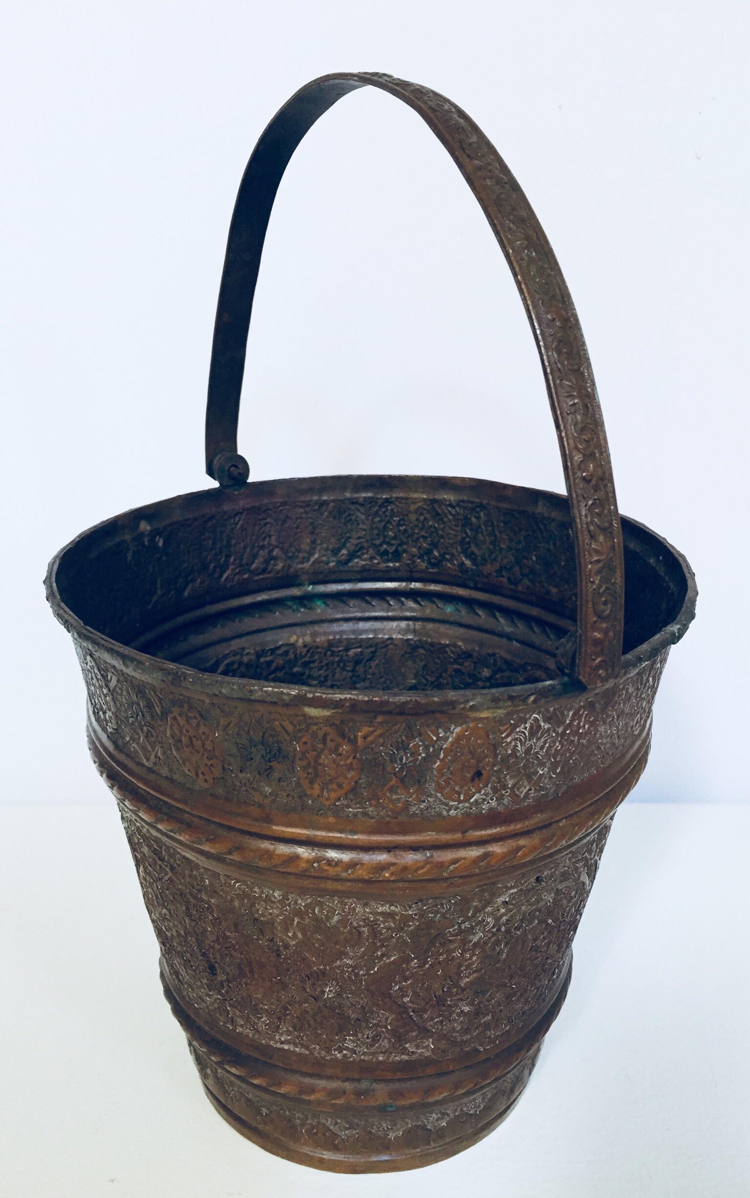 Moorish Mughal Metal Copper Vessel Bucket In Good Condition For Sale In North Hollywood, CA