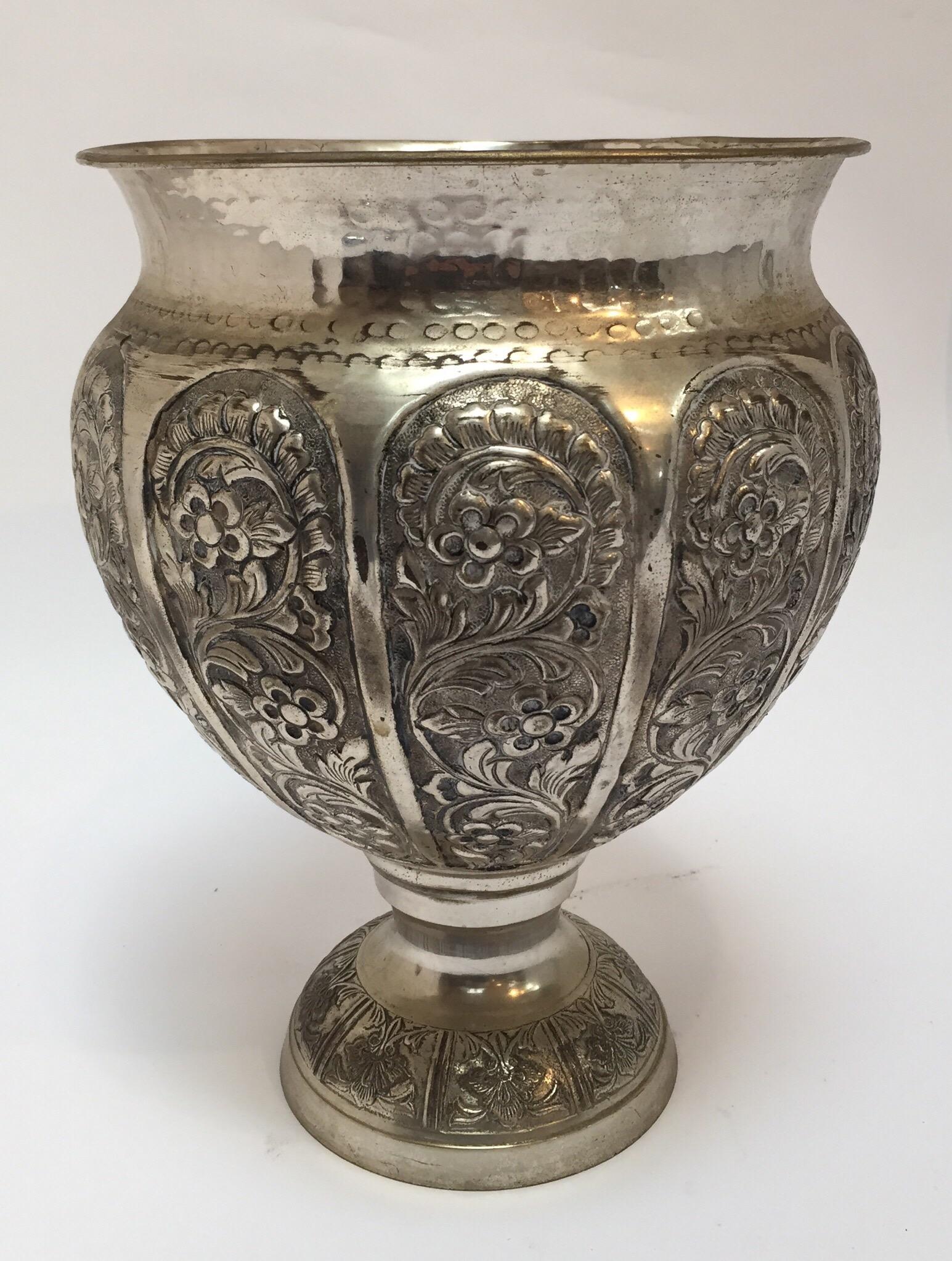 Anglo-Raj style silvered footed vase.
Decorated with embossed floral pattern.
Great to use as wine or champagne bucket cooler for a chic Bohemian look.
Lacquered will not tarnish.
Made in Rajasthan India.
Measures: Diameter 9.5