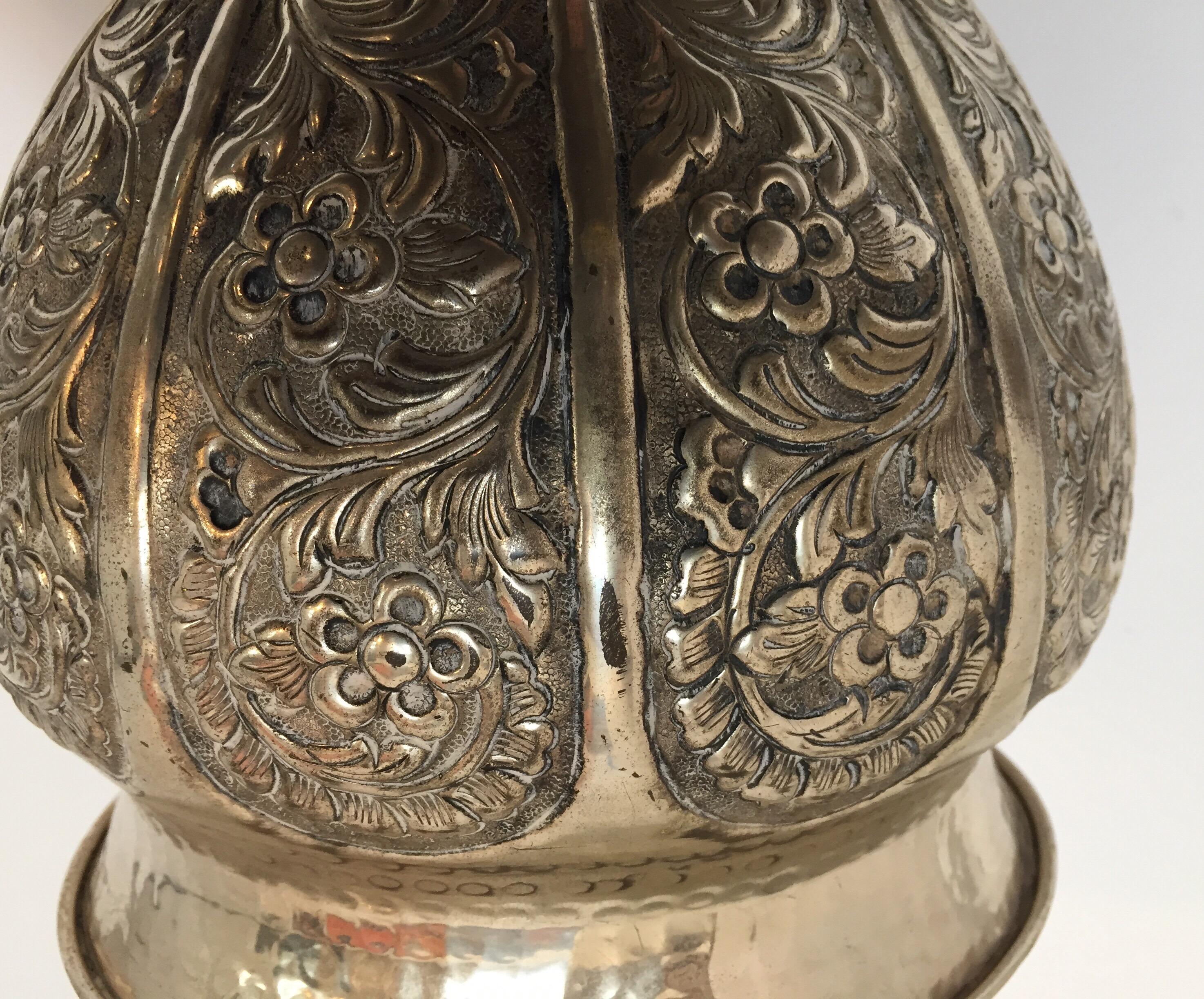 Métal Vase à pied argenté de style Anglo-Raj en vente