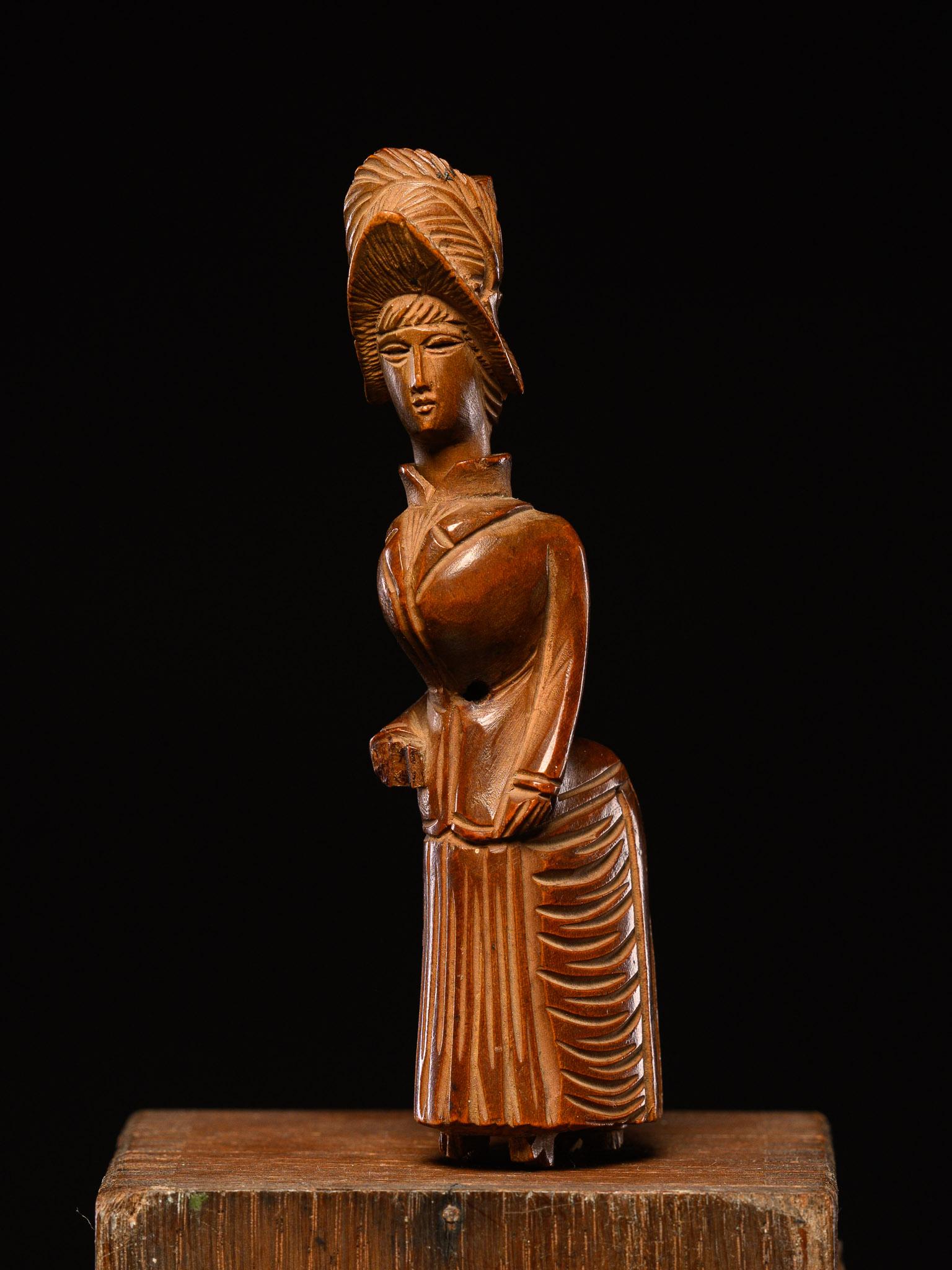 Hand-Carved Angolan Colonial Snuff Tobacco Container, 19th Century For Sale