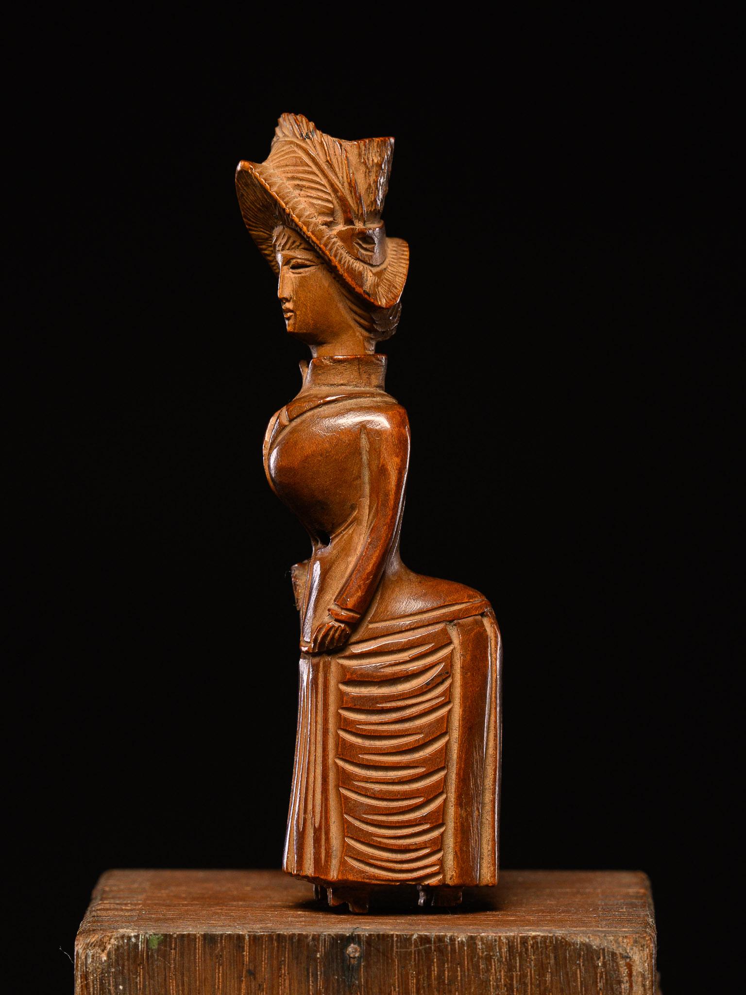 Angolan Colonial Snuff Tobacco Container, 19th Century In Good Condition For Sale In Leuven , BE