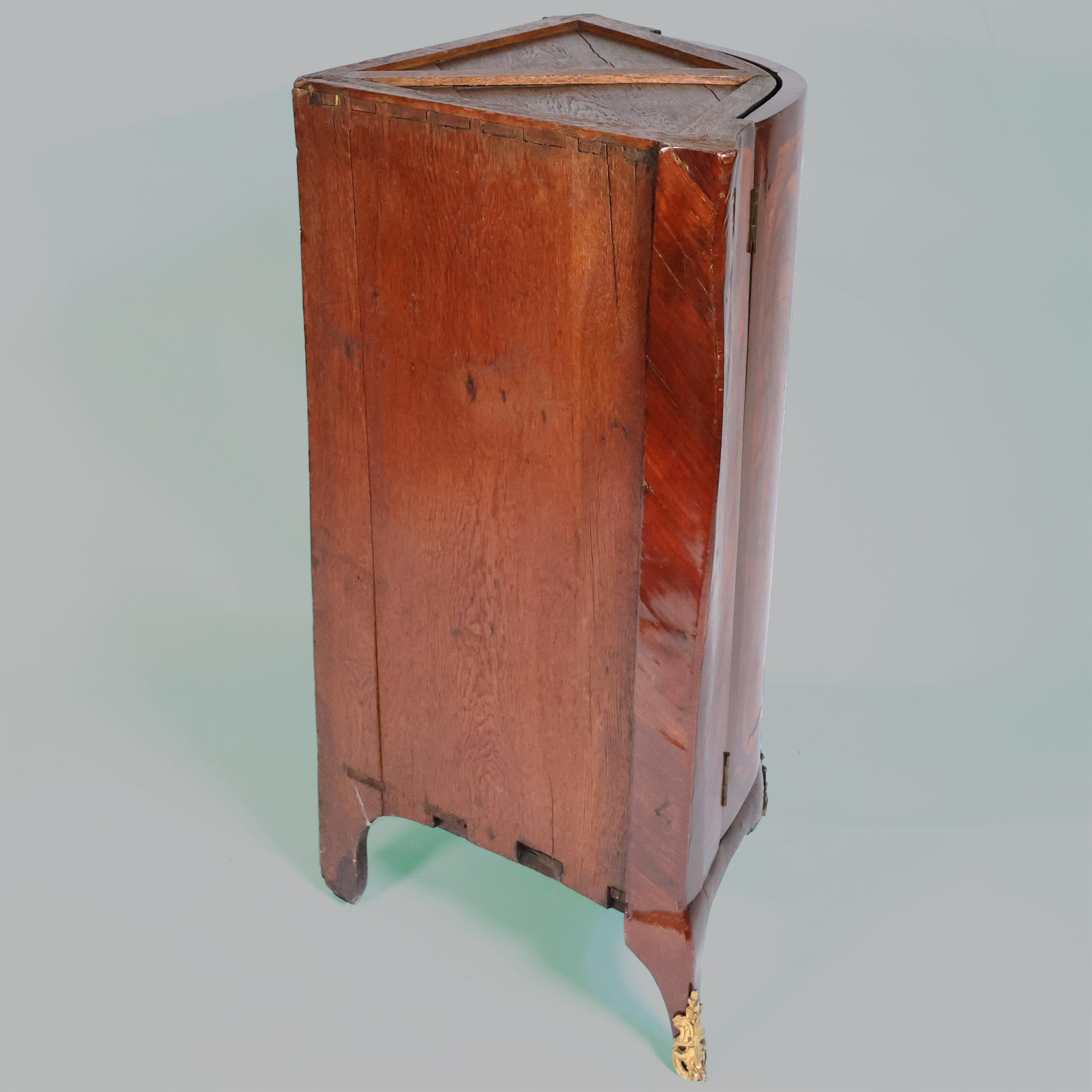 Louis XV Corner cabinet with floral pattern inlay, Mathieu Criard, France, 18th century