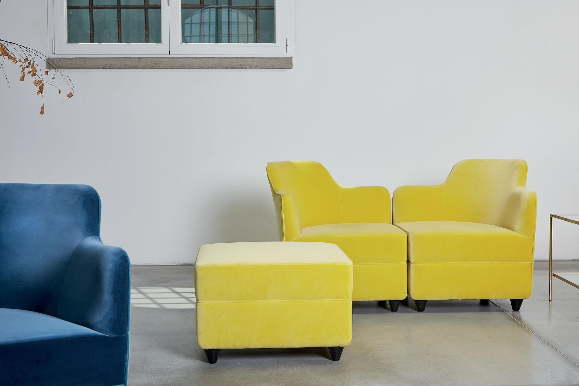 Small pouf with velvet upholstery in a wide range of colors. It can be combined with other armchairs or pouf modules to create bigger, modular combinations.
Corrado Corradi Dell'acqua in 1963 reinvented the angular shaped armchair that pampers those