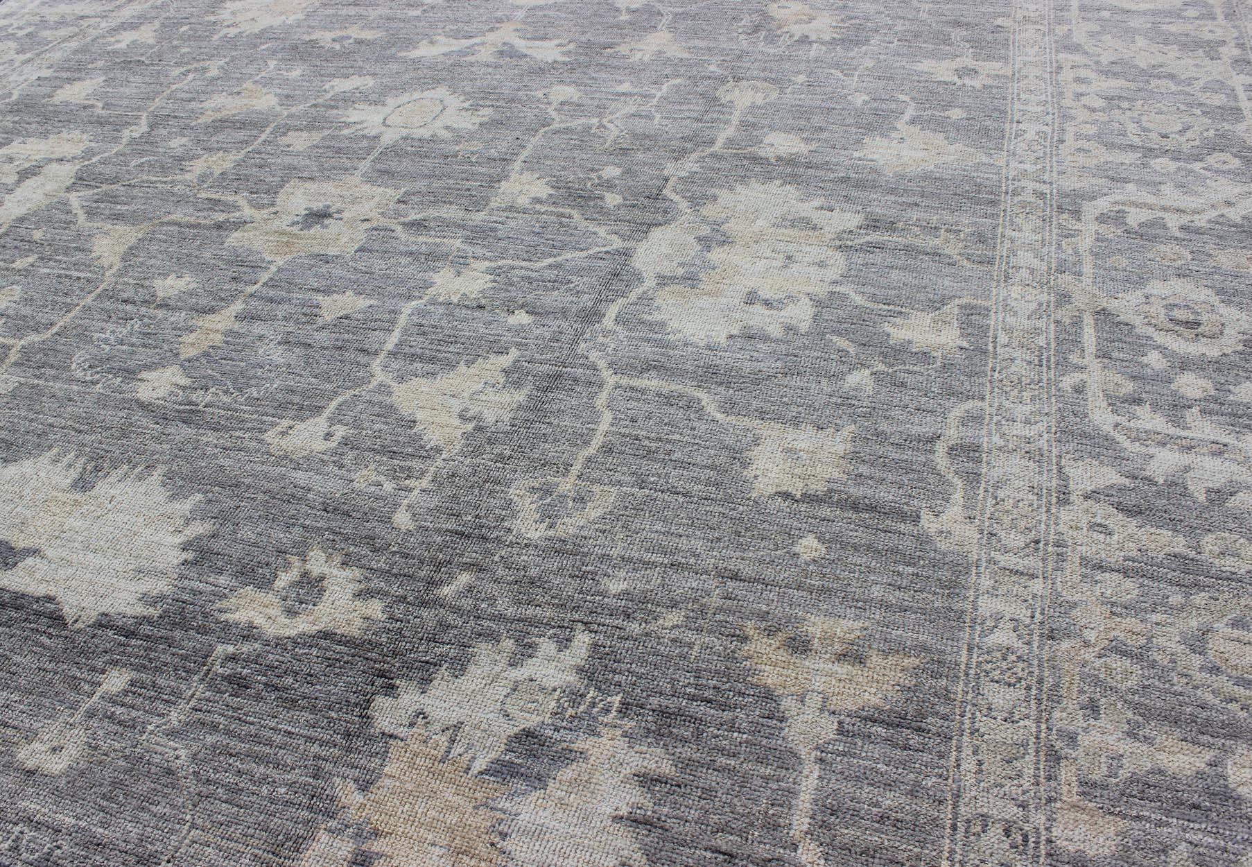 Tapis turc Oushak Angora All-Over Design By Keivan Woven Arts Collection. Keivan Woven Arts  tapis ANC-126208, pays d'origine / type : Turquie / Angora Oushak.
Mesures : 12'2 x 14'11 
Issue de notre collection Angora, cette pièce est réalisée à