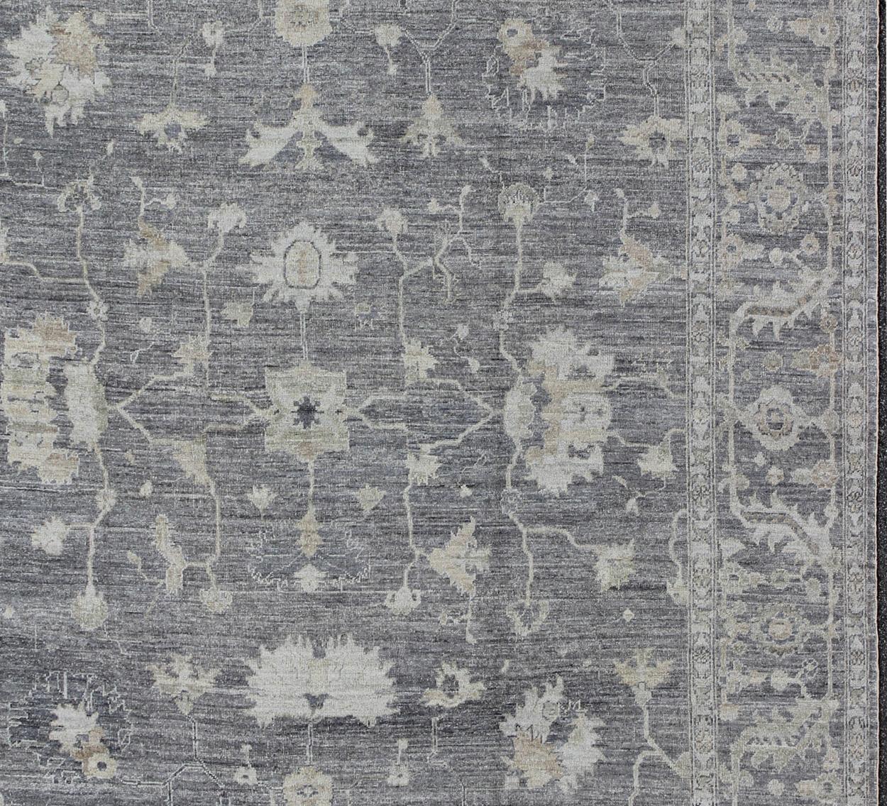 Turc Tapis turc Oushak à motifs intégraux par Keivan Woven Arts Collection en vente