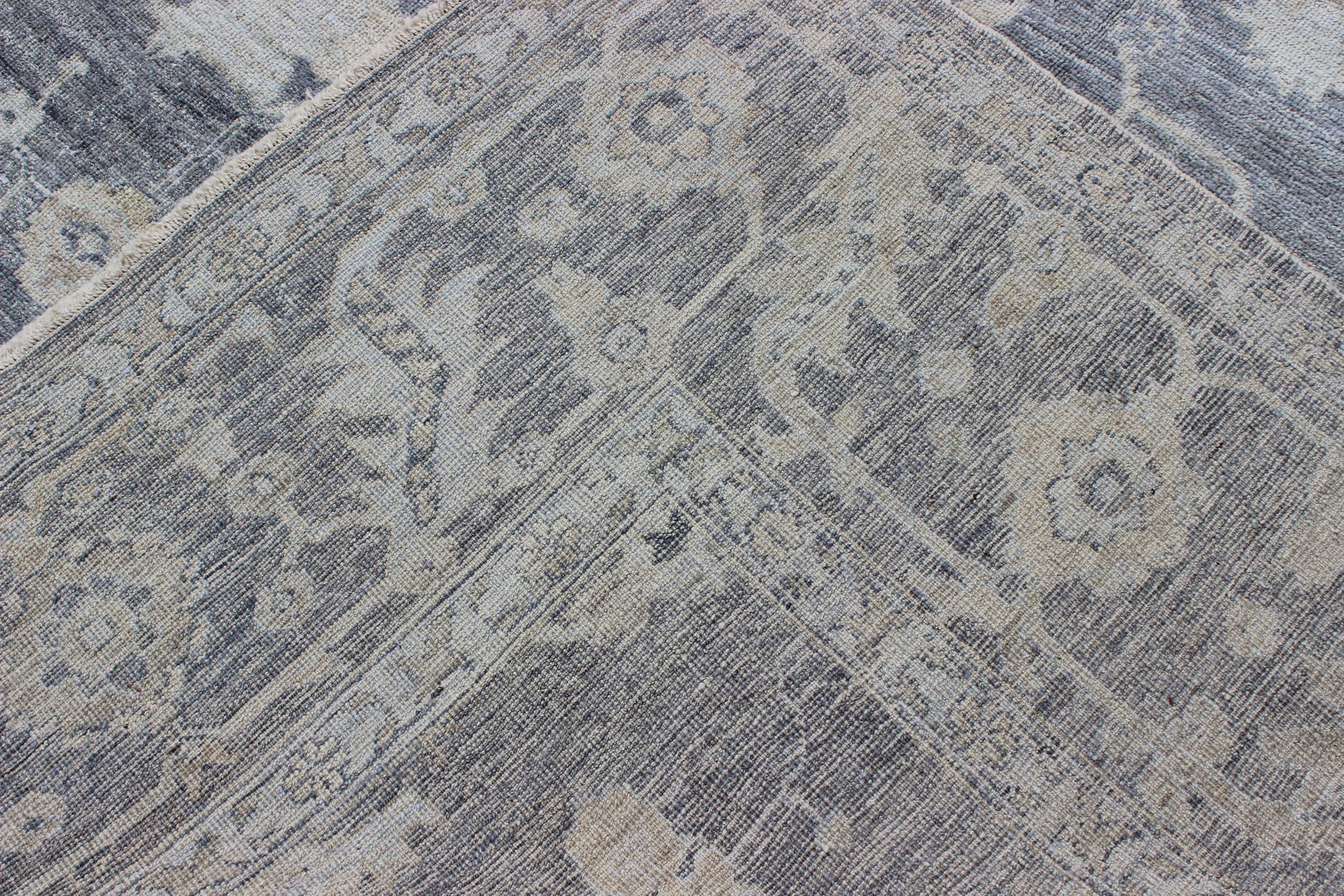 Noué à la main Tapis turc Oushak à motifs intégraux par Keivan Woven Arts Collection en vente