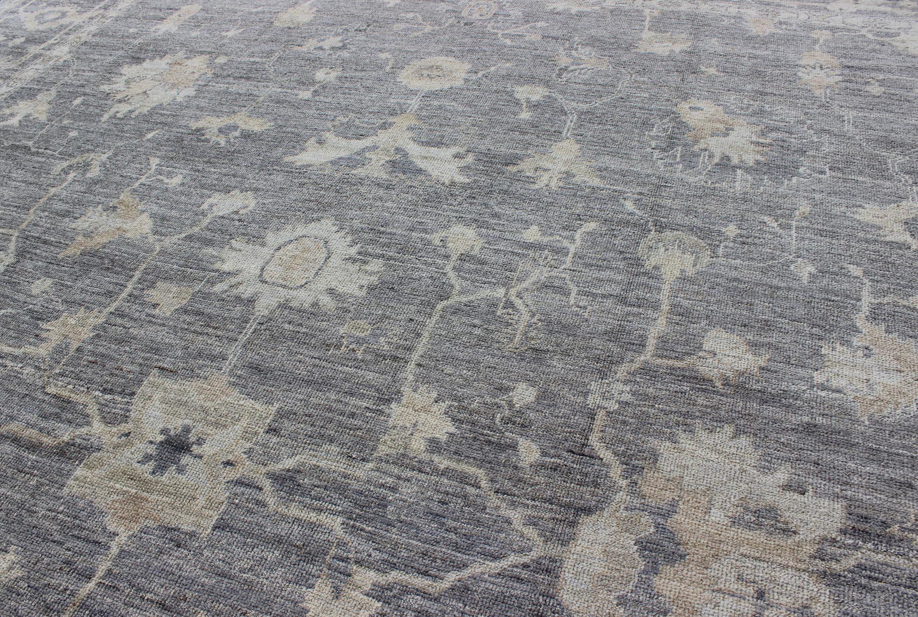 Laine Tapis turc Oushak à motifs intégraux par Keivan Woven Arts Collection en vente