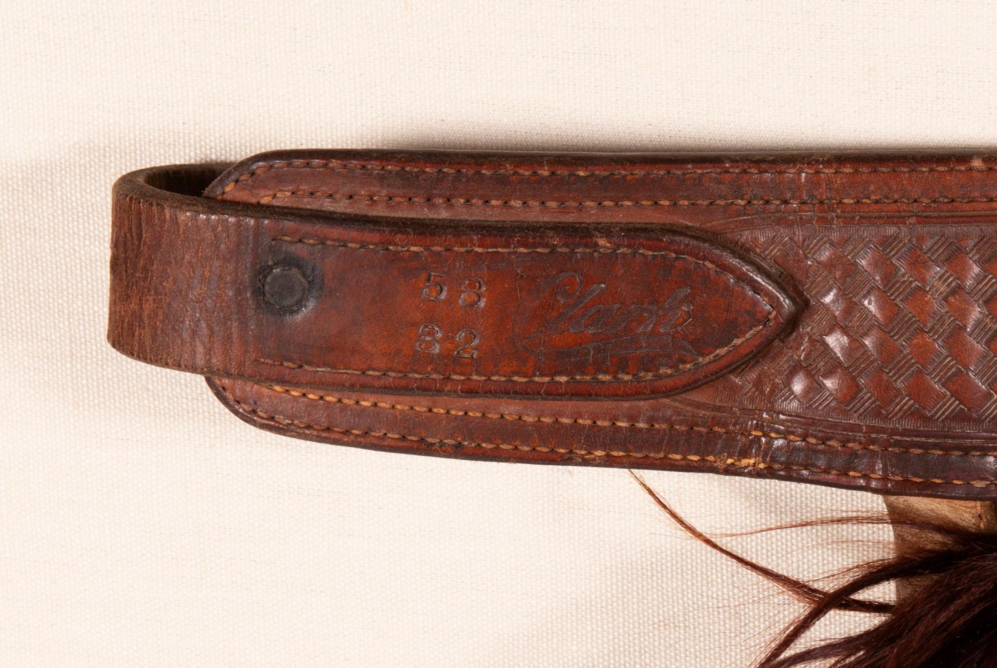 Angora-Kappen mit schönem bearbeitetem Leder, hergestellt von John Clark Sattelware (19. Jahrhundert) im Angebot