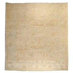 Grand tapis d'Oushak Angora