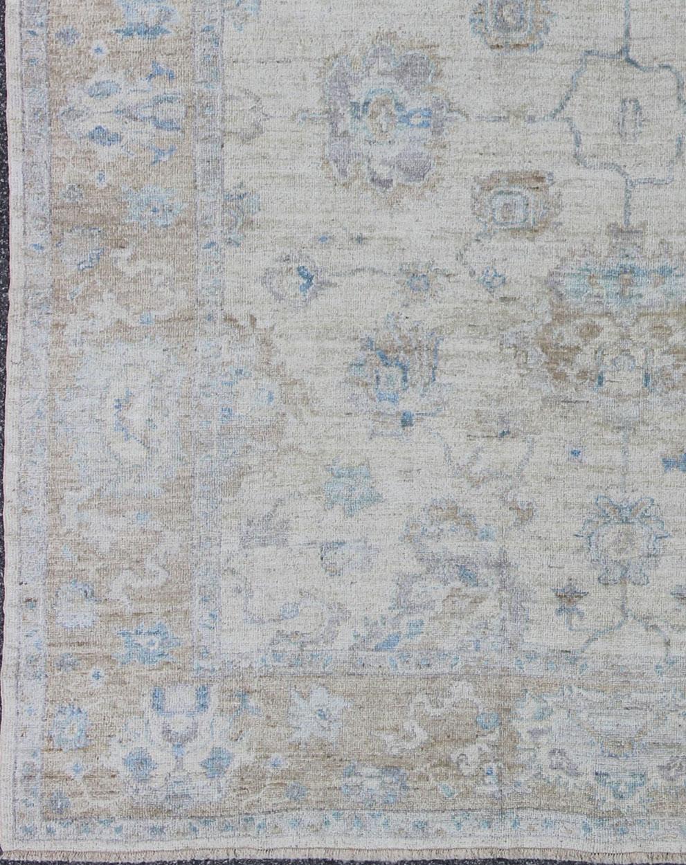Alfombra turca Angora Oushak con diseño floral de Keivan Woven Arts Turco en venta