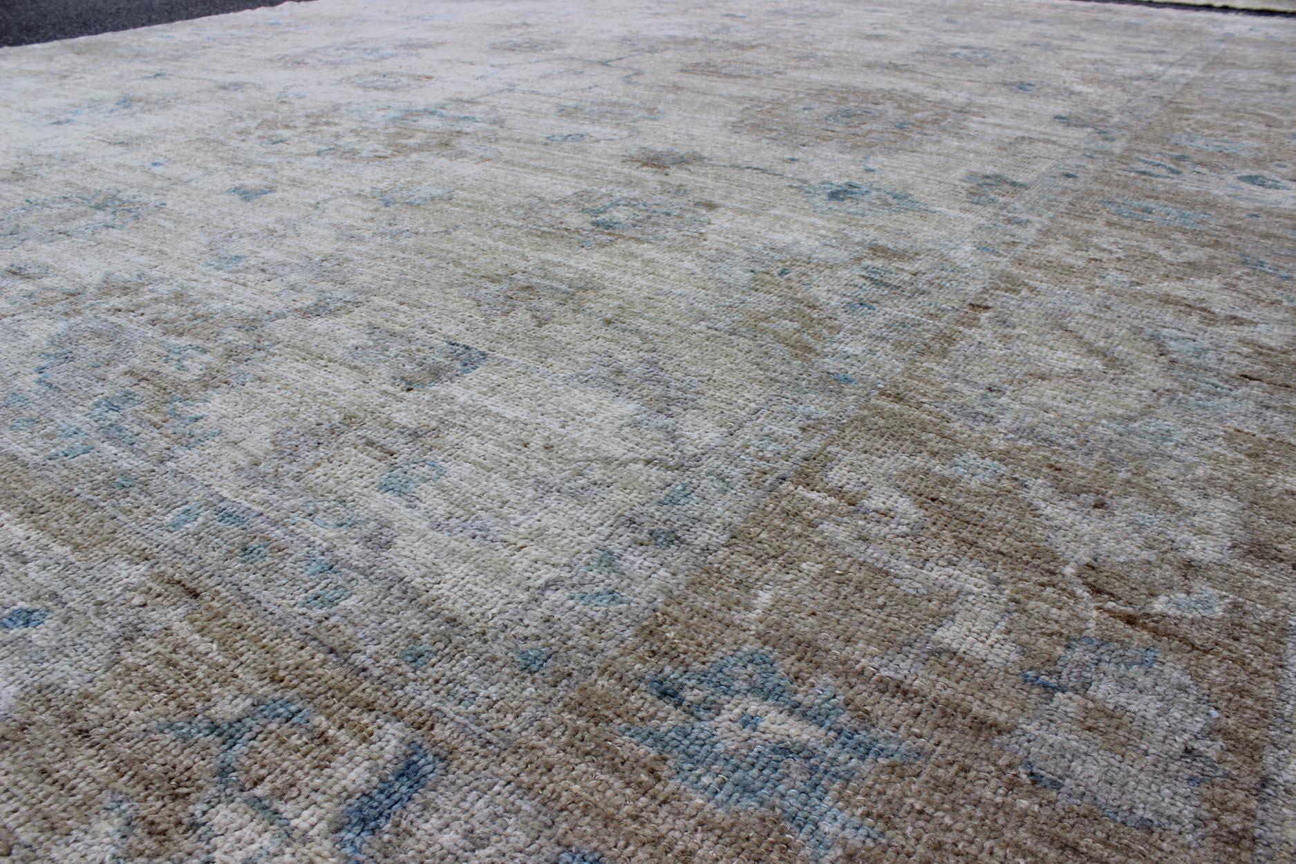 Alfombra turca Angora Oushak con diseño floral de Keivan Woven Arts en Nuevo estado para la venta en Atlanta, GA