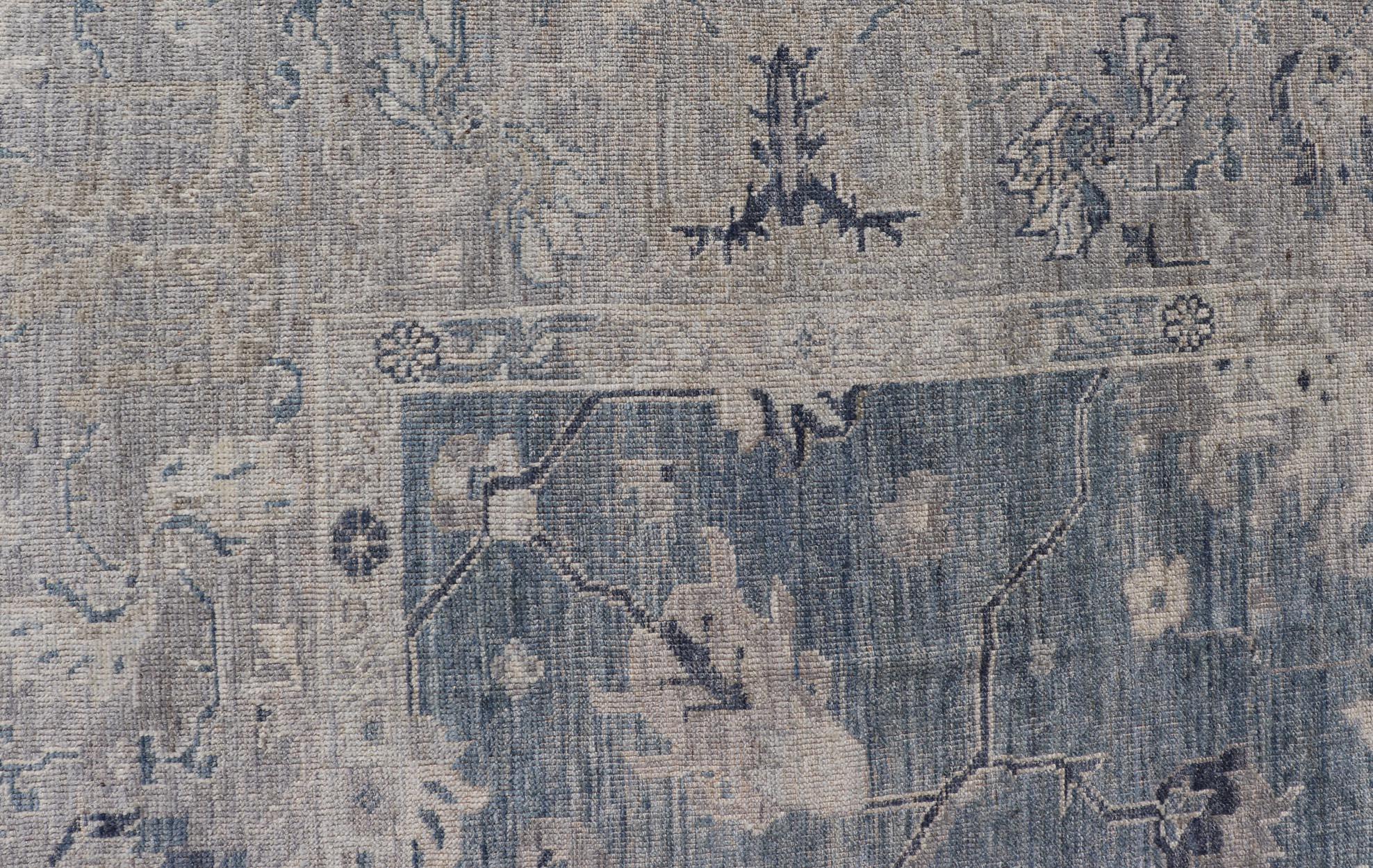Tapis turc Angora Oushak en bleu serein et gris doux Keivan Woven Arts Neuf - En vente à Atlanta, GA