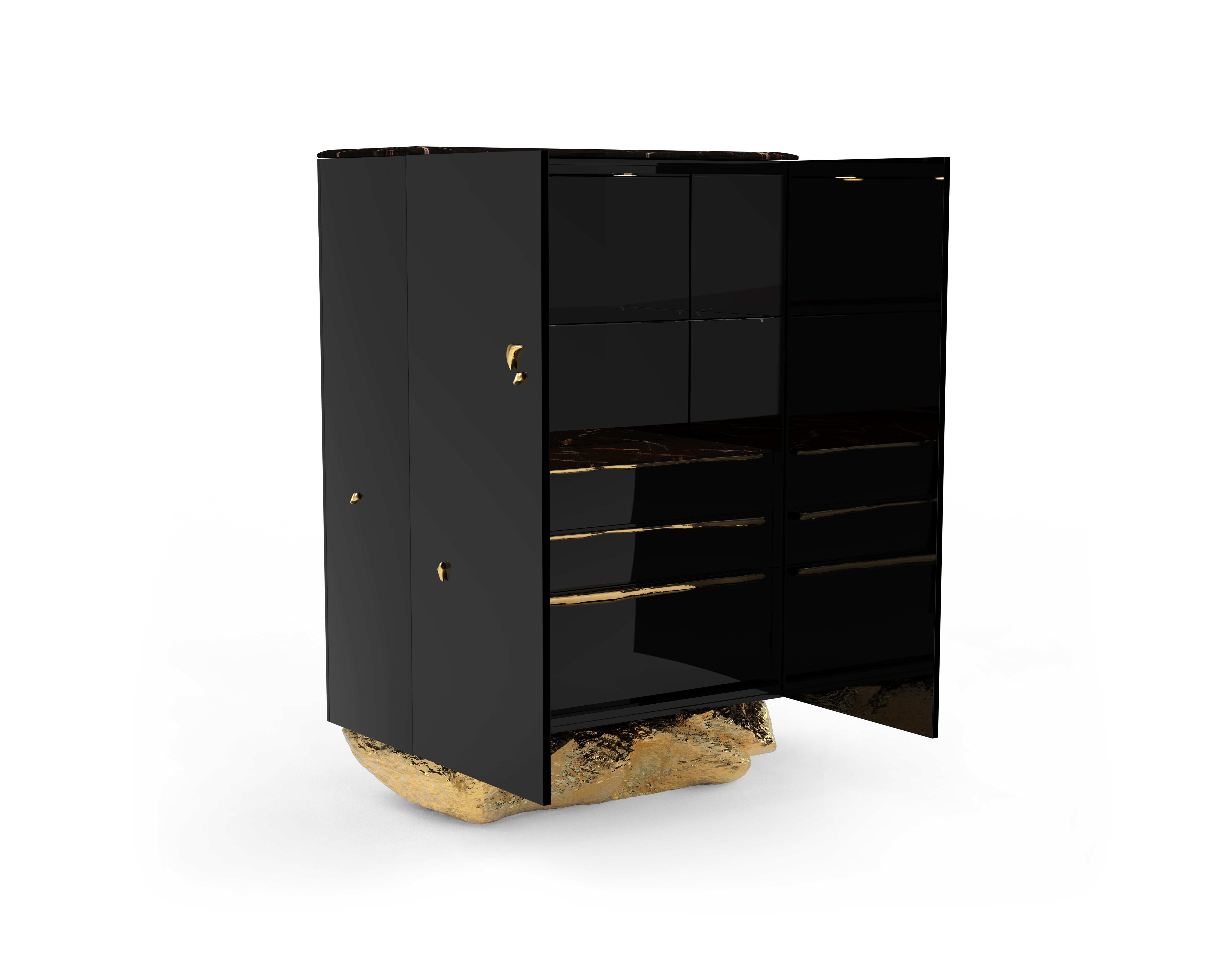 Angra-Schrank – handgefertigtes Lackholz und Messing – Boca do Lobo, Boca do Lobo (Portugiesisch) im Angebot