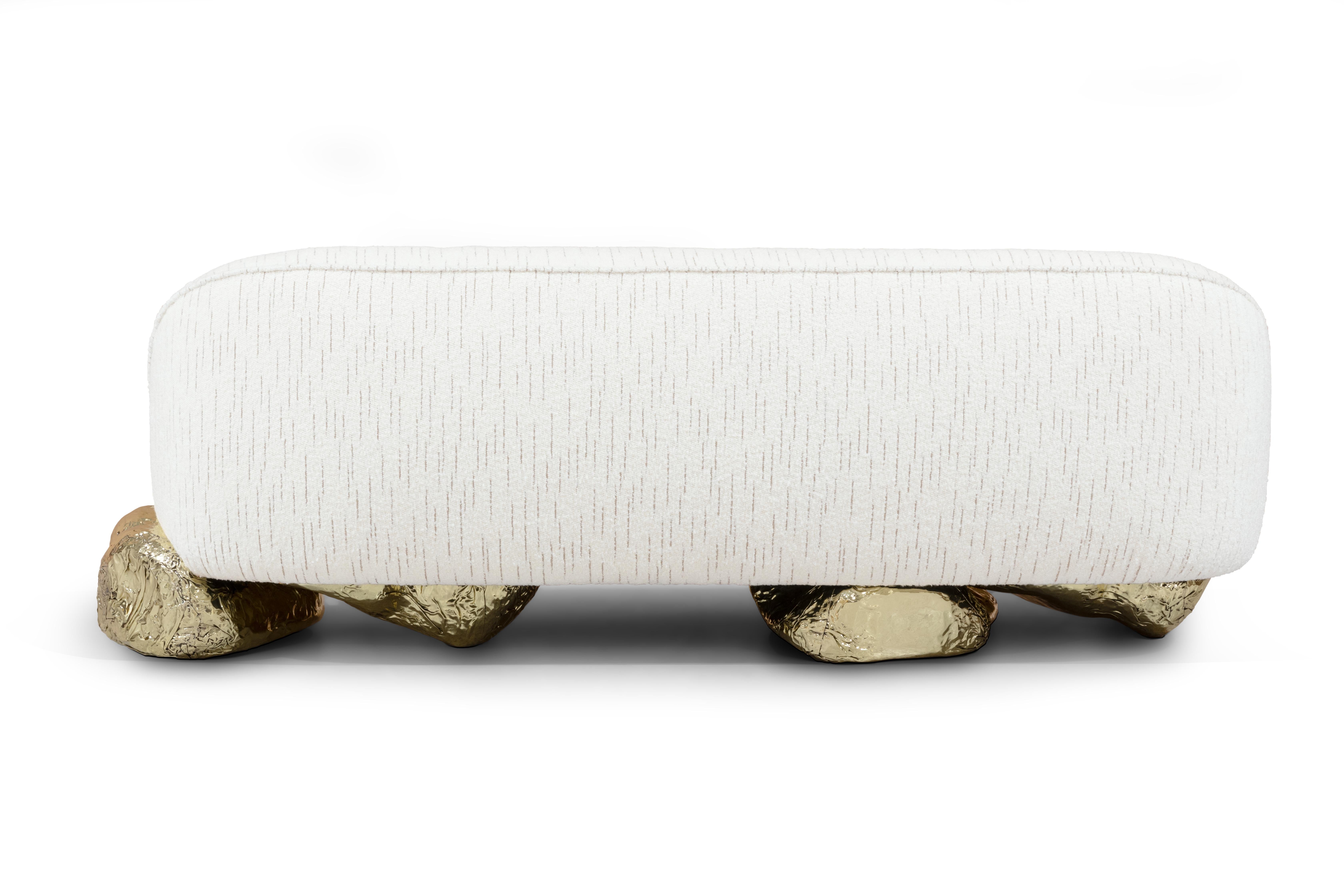 Angra Weißes Sofa – hand Poliertes, gehämmertes, gehämmertes Messing und Polsterung – Boca do Lobo im Zustand „Neu“ im Angebot in Rio Tinto, PT