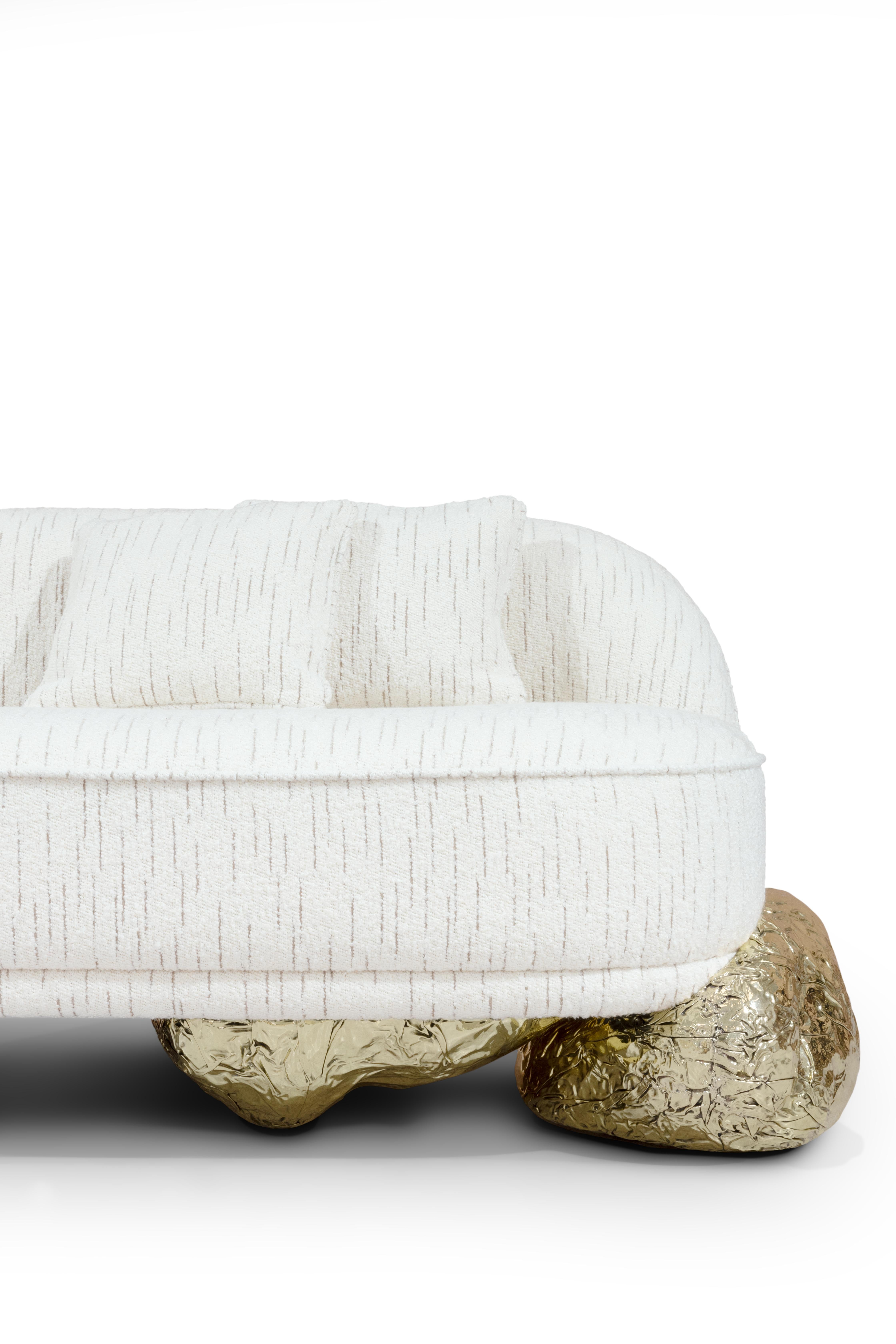 Angra Weißes Sofa – hand Poliertes, gehämmertes, gehämmertes Messing und Polsterung – Boca do Lobo im Angebot 3