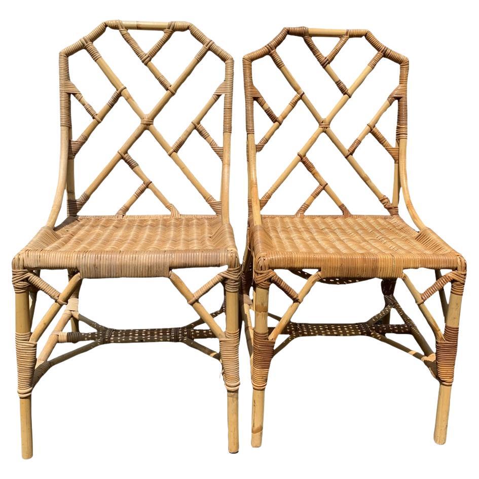 Paire de chaises d'appoint Angraves de style chinoiserie Chippendale en bambou, osier et rotin en vente
