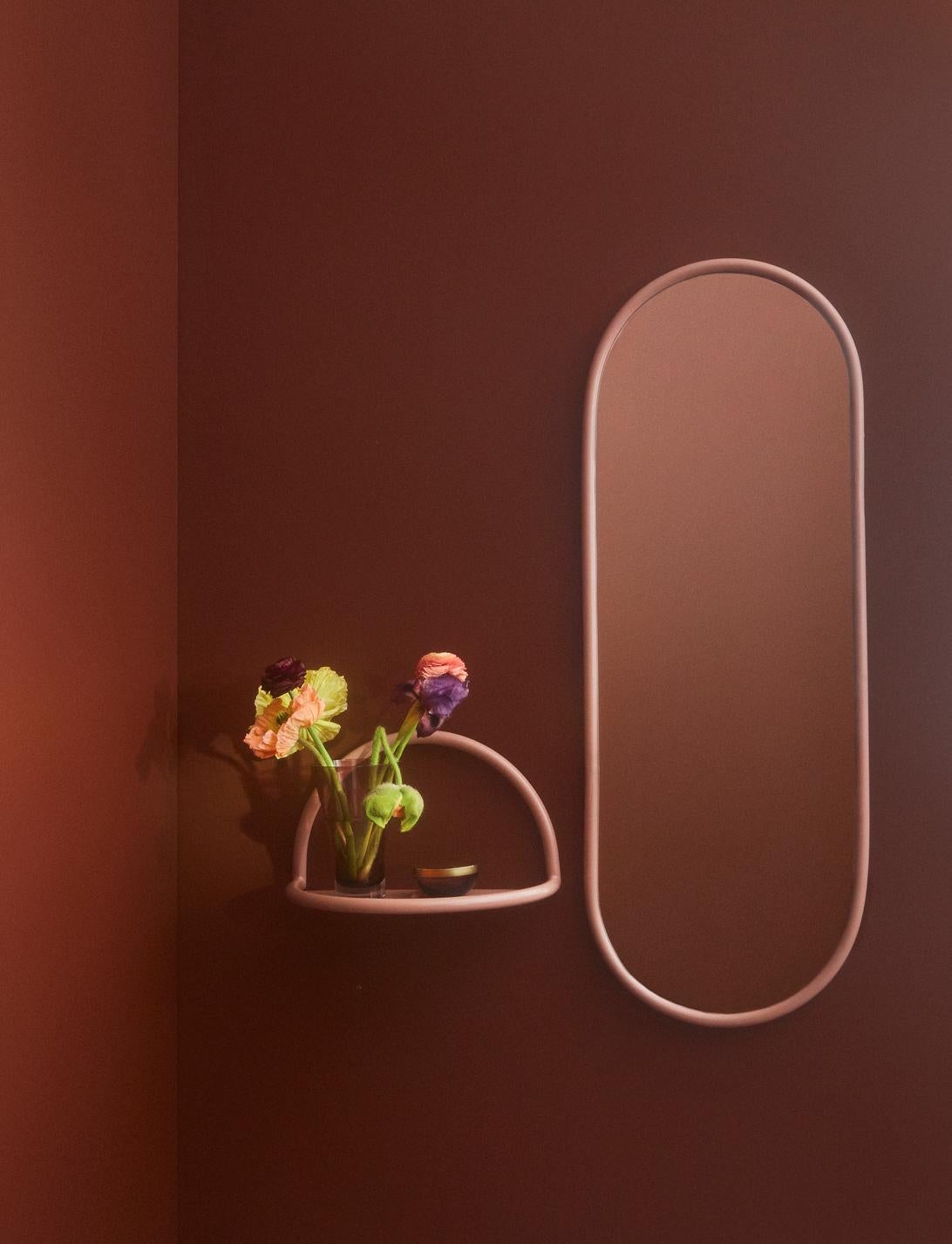 Moderne Grand miroir ovale doré Angui en vente