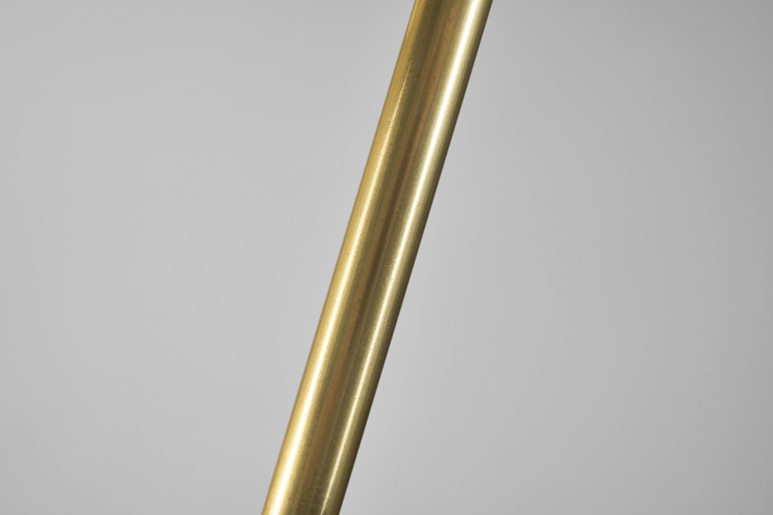 Angewandte Stehlampe aus Messing mit Spiraldekoration, Finnland 1950er Jahre im Angebot 6