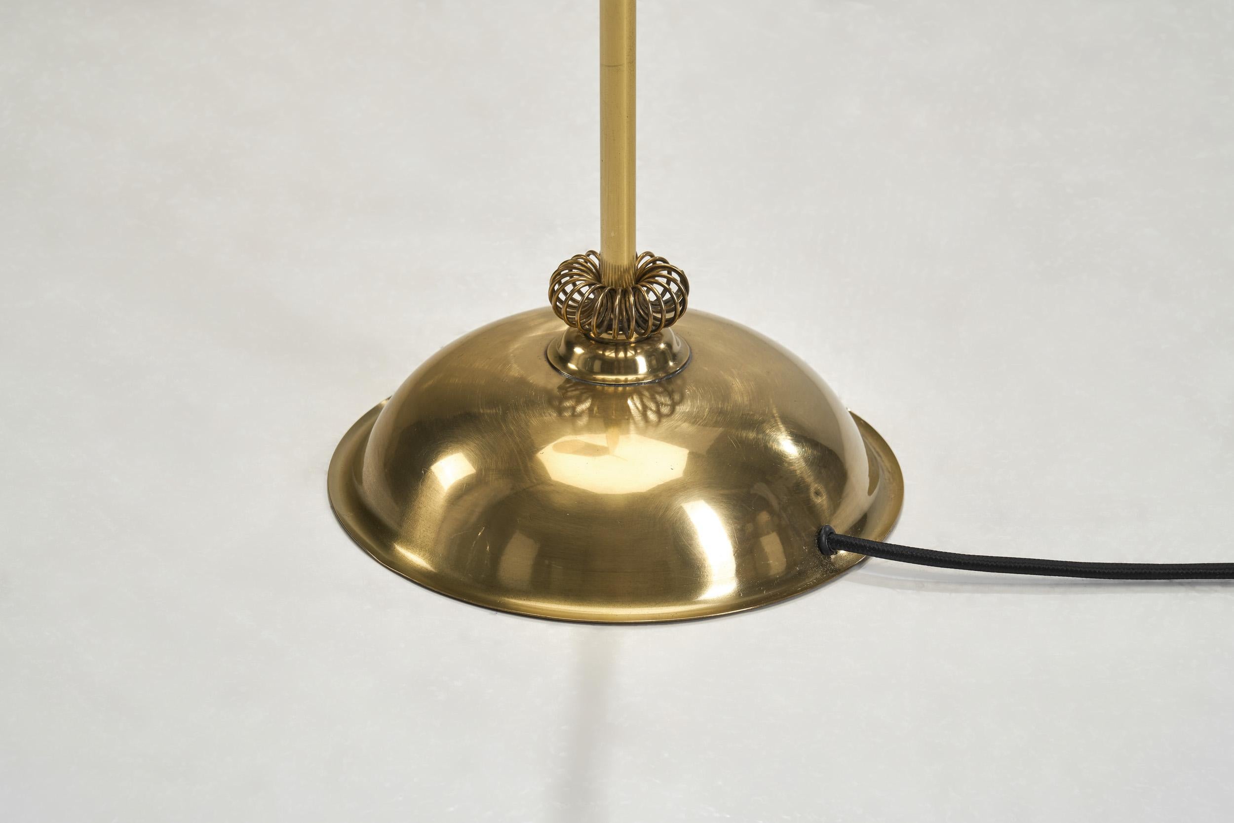 Angewandte Stehlampe aus Messing mit Spiraldekoration, Finnland 1950er Jahre im Angebot 8
