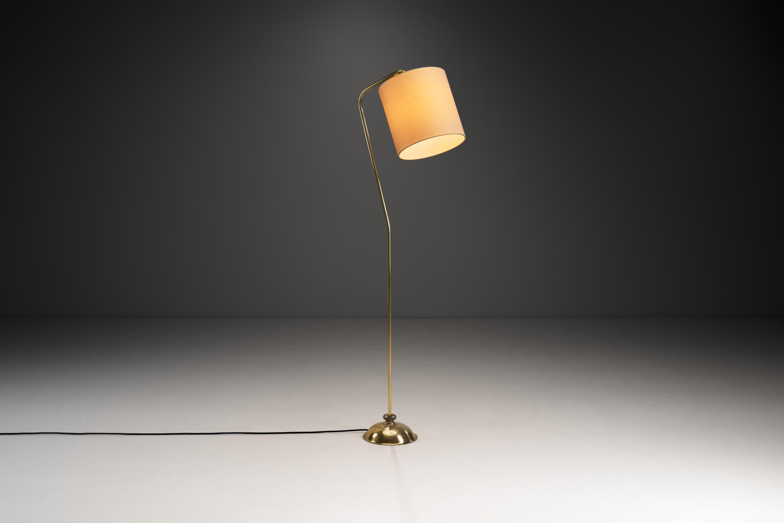 In den 1950er Jahren hatte sich Finnland als Innovationsmotor für Design etabliert. Die besten Eigenschaften finnischer Leuchten sind ihr stimmungsvolles Licht und ihr diszipliniertes, funktionalistisches Design, dem es nicht an einzigartigen