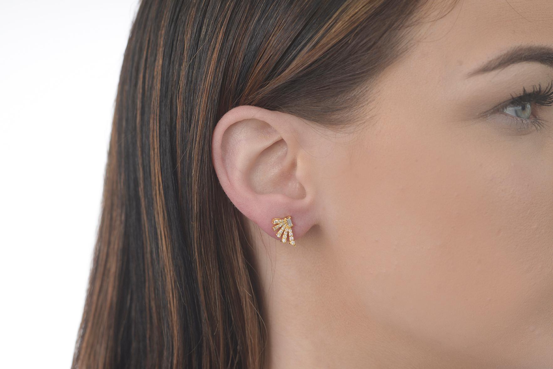 Angular fan earrings with diamonds in 18k yellow gold.