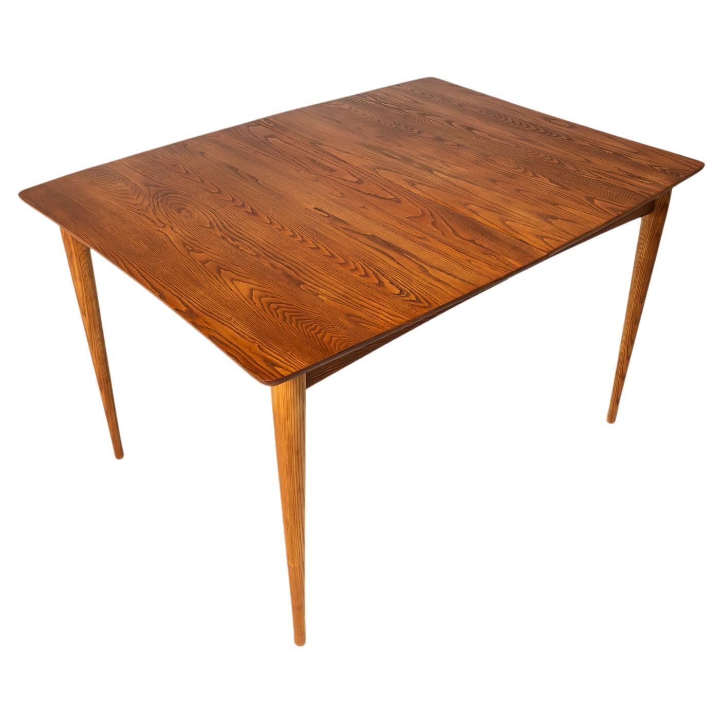 Angular Mid-Century Modern Extension Dining Table in Solid Oak, Usa, circa 1960s