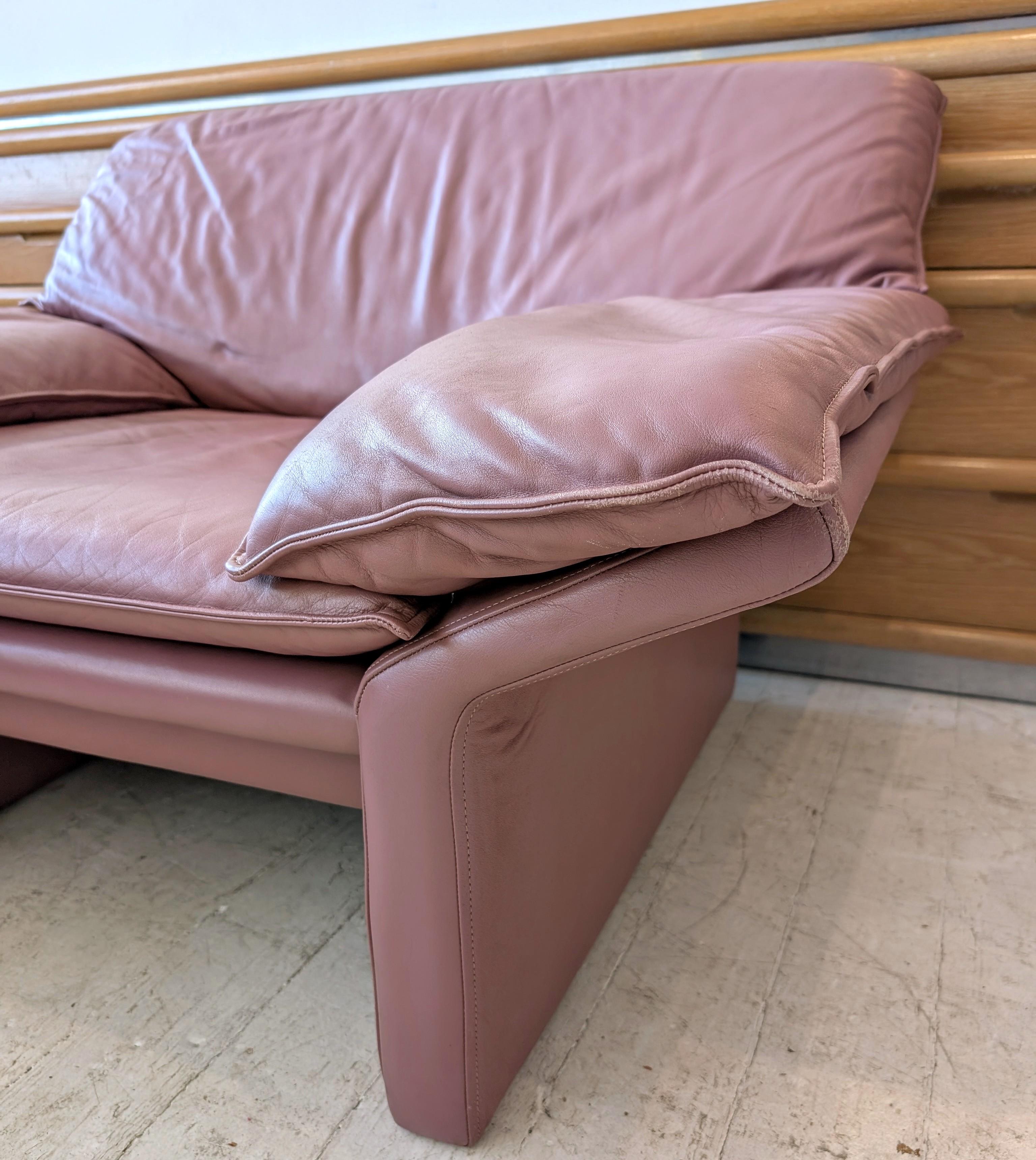 Angulaire postmoderne vintage  Fauteuil en cuir rose/ mauve de Brayton, États-Unis, années 1980 en vente 4